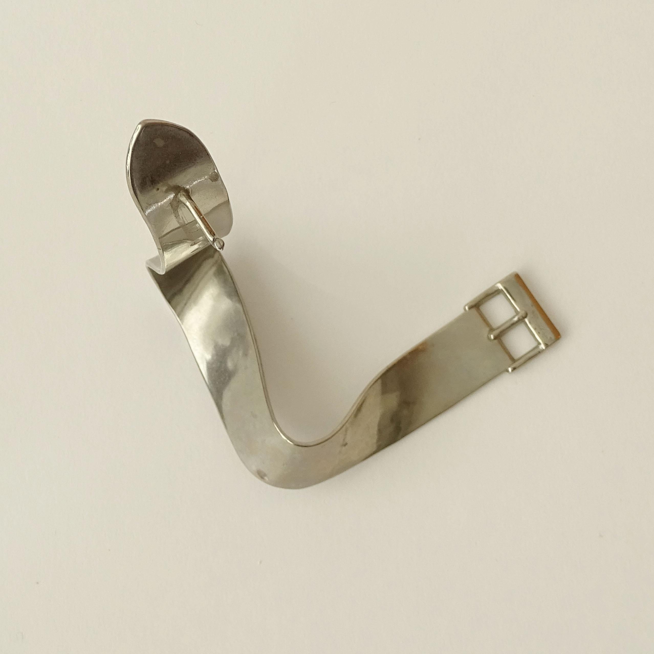 Français 1960s Chrome Sculptural Wristband Shaped Pocket Watch Stand en vente