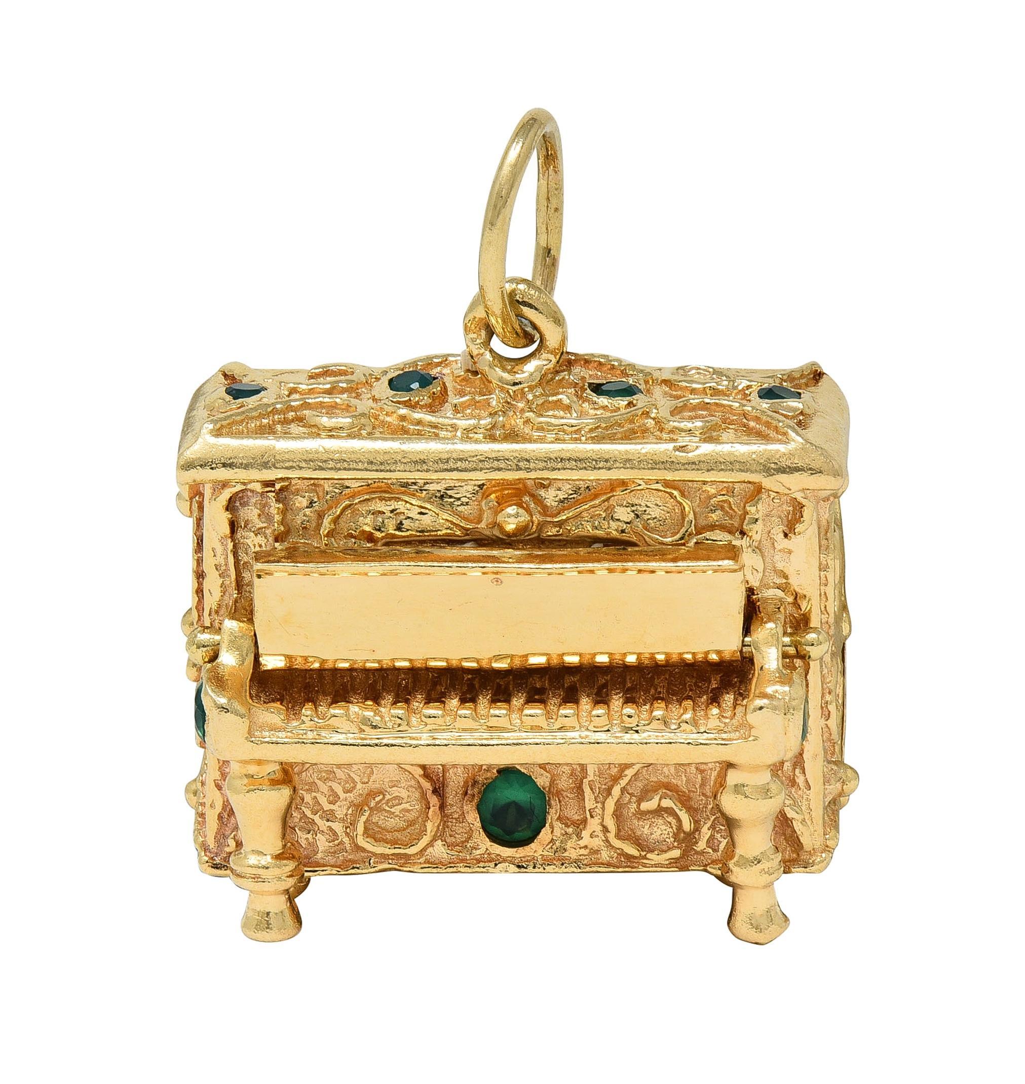 Round Cut 1960's Chrysoprase 14 Karat Yellow Gold Vintage Filigree Piano Pendant Charm For Sale
