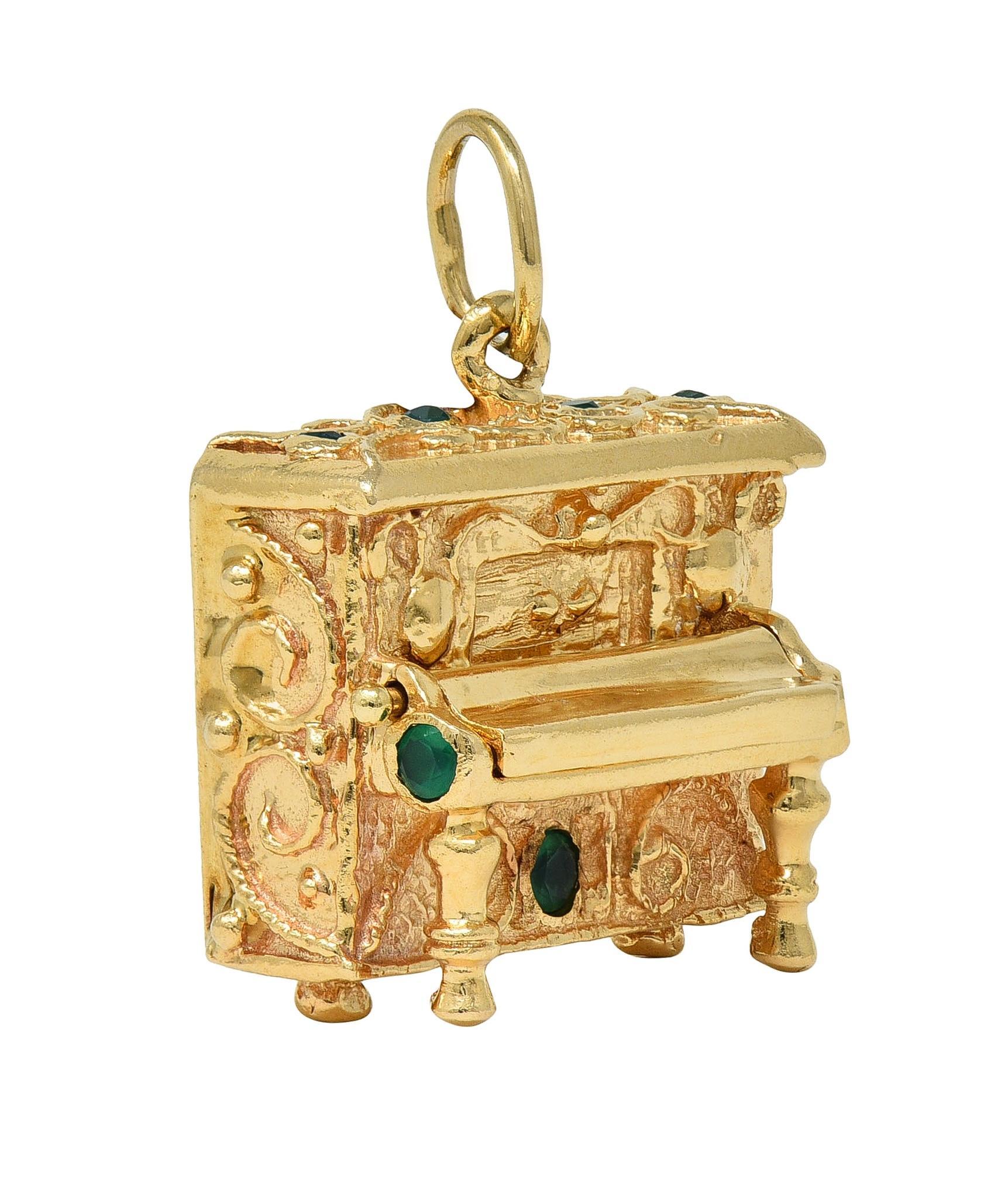 1960's Chrysoprase 14 Karat Yellow Gold Vintage Filigree Piano Pendant Charm In Excellent Condition For Sale In Philadelphia, PA