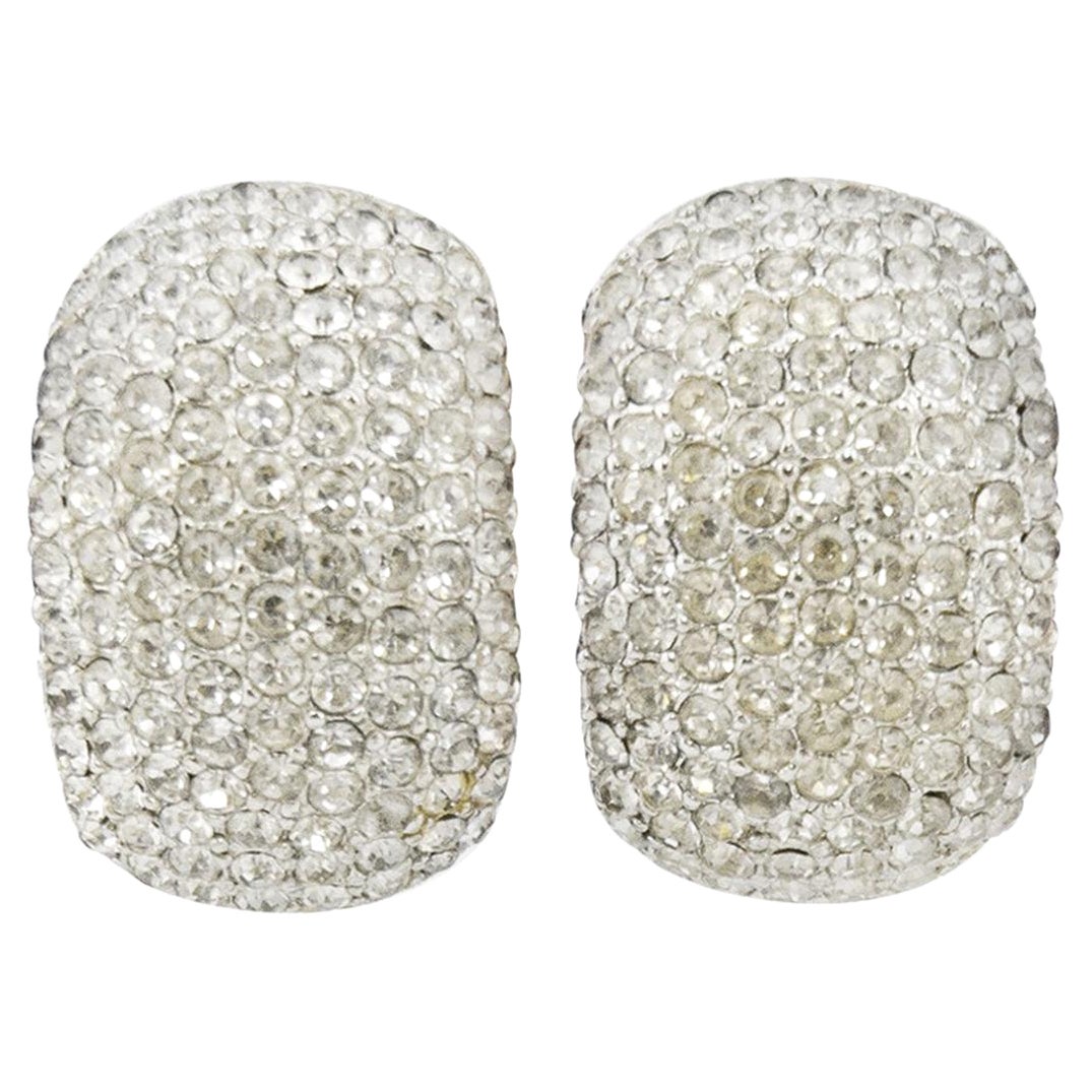Boucles d'oreilles à clip en pierre de Rhin Pavée Ciner des années 1960 en vente