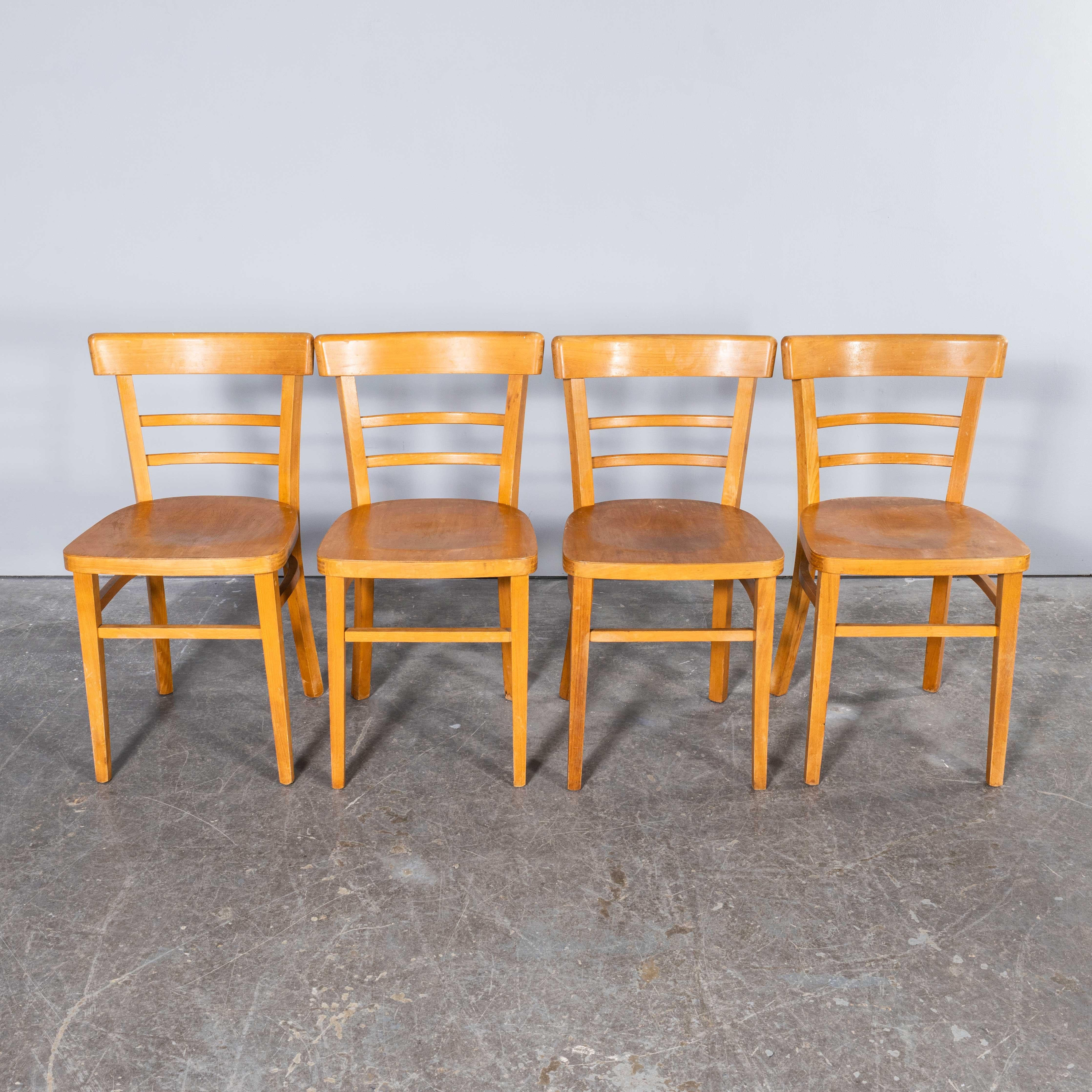 Faggio Sedia da pranzo Clasic con schienale a scaletta in Beeche degli anni '60 - Buona quantità disponibile in vendita
