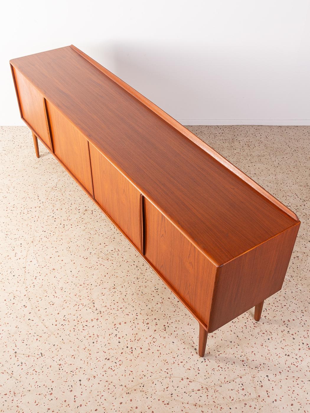 1960s, Classic Sideboard by Svend Åge Madsen In Good Condition For Sale In Neuss, NW