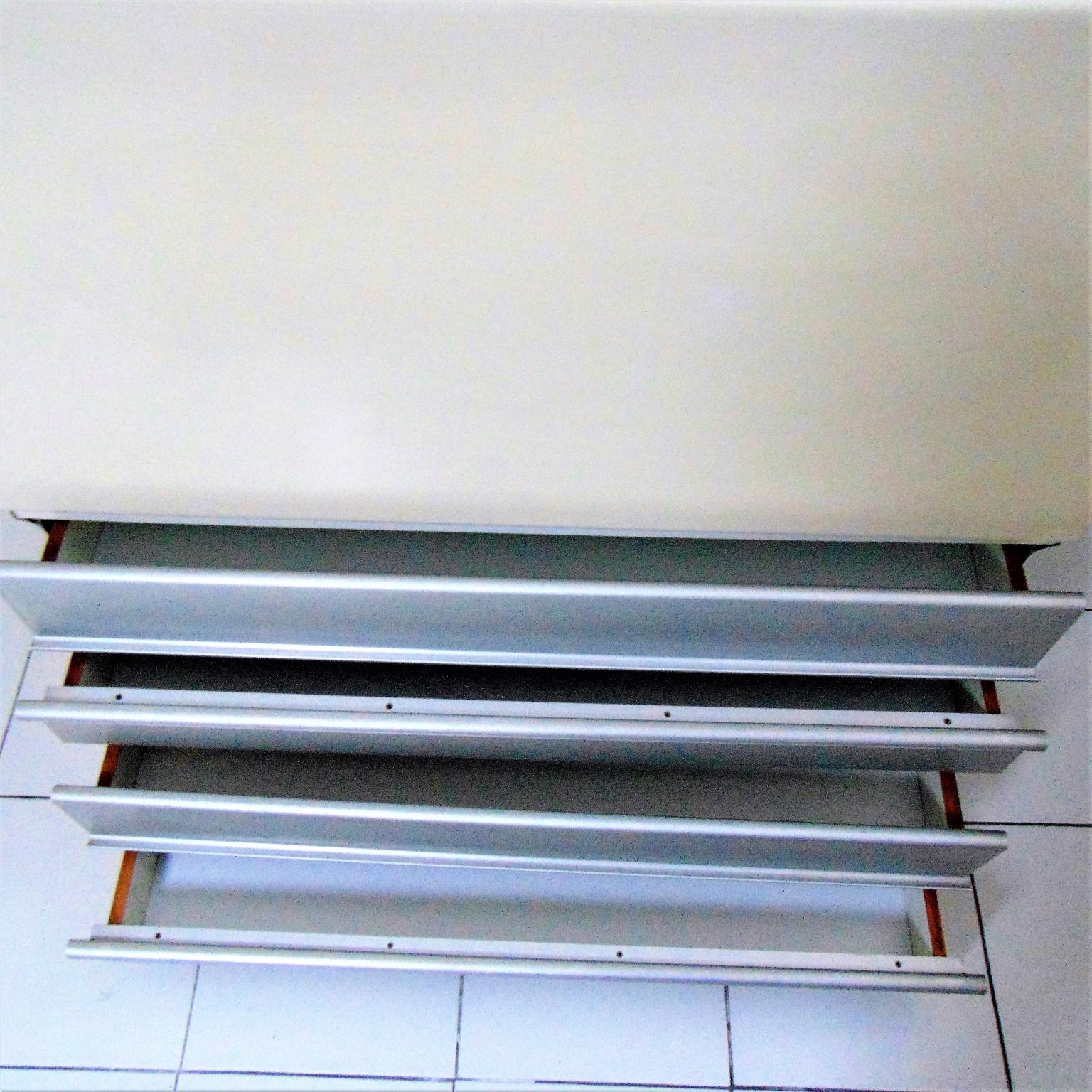 Mueble bar Claudio Salocchi de los años 60, aluminio, lacado blanco para Sormani, Italia en venta 10