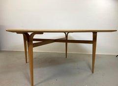 1970er Cleft-Leg Beistelltisch aus Eschenholz von Bruno Mathsson