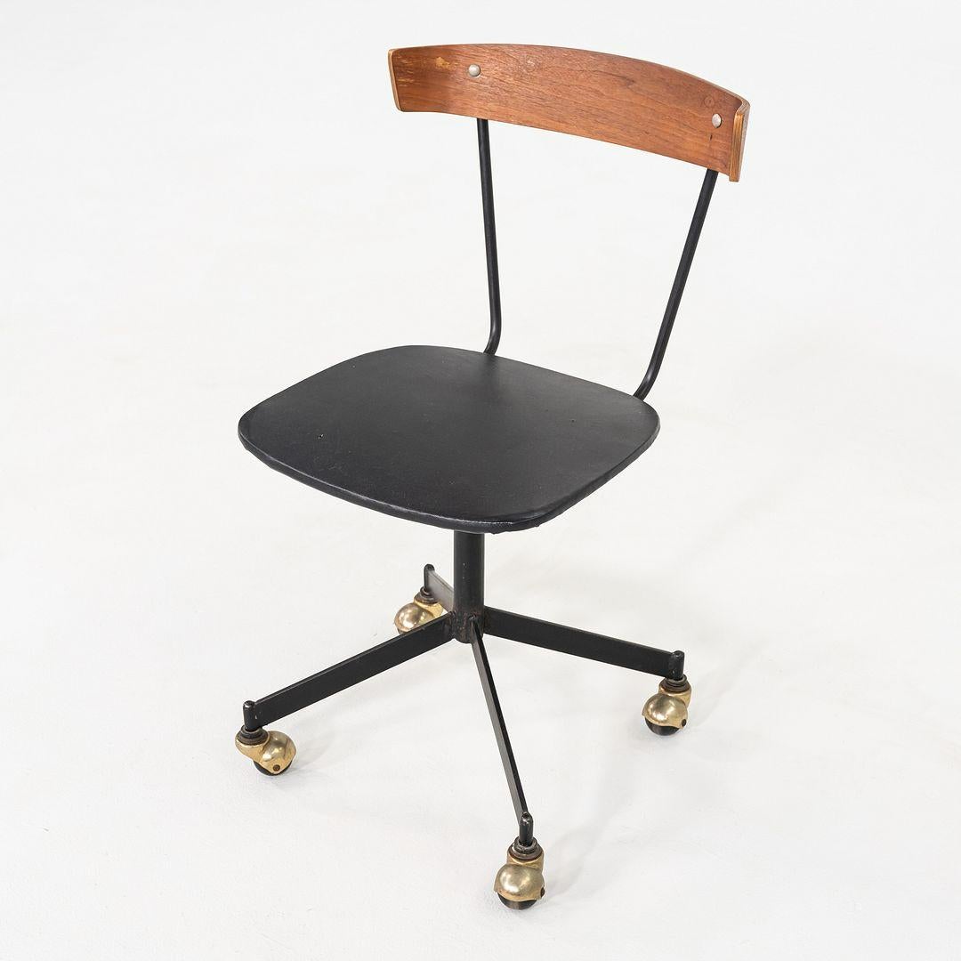1960er Clifford Pascoe Schreibtischstuhl in Nussbaum von Lewis Street Metal Corp im Angebot 2
