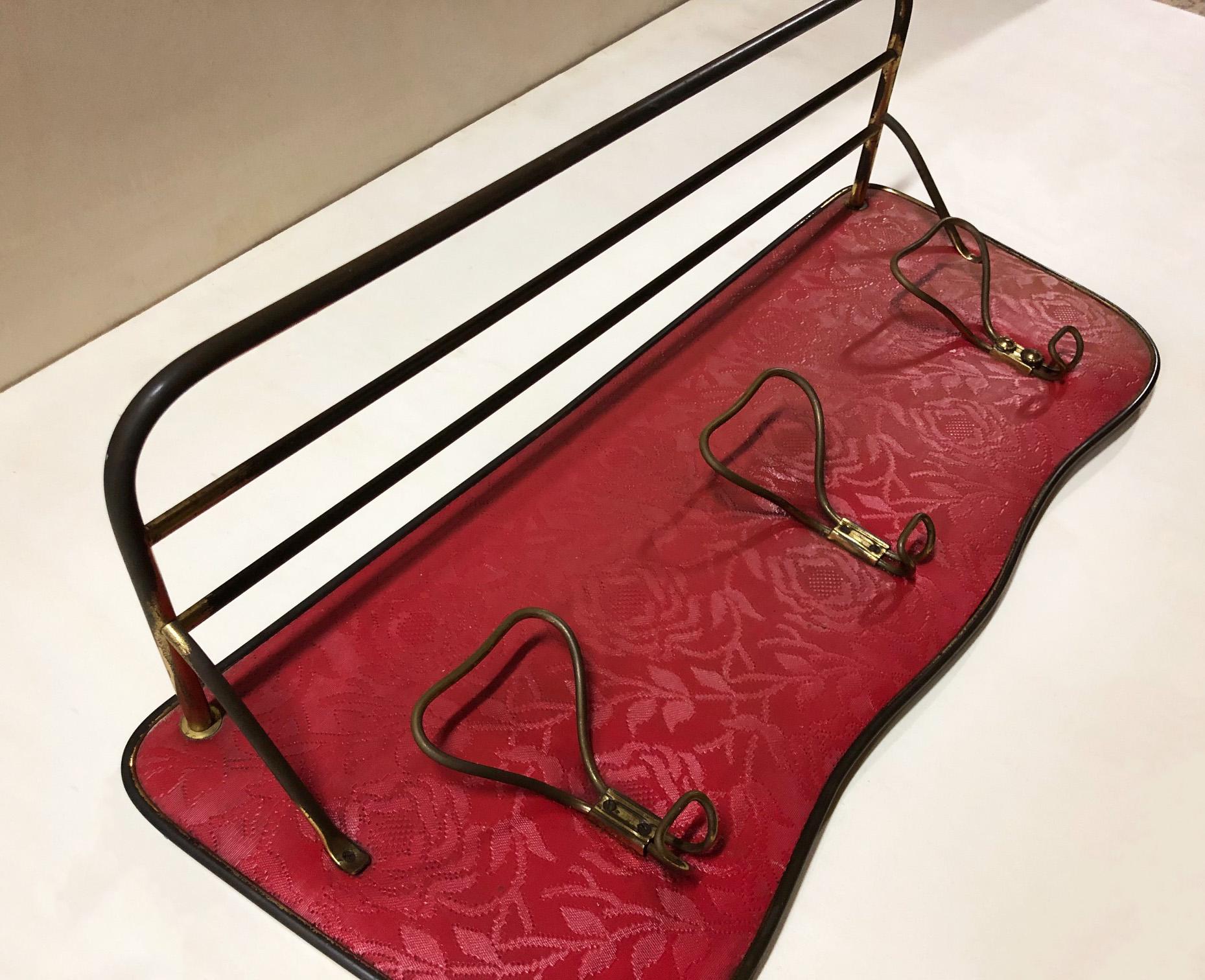 1960s coat hanger with brass finishes, bottom with floral motifs.
The transport quote for the USA and Canada is customized according to the destination, make the request with zip code and city.