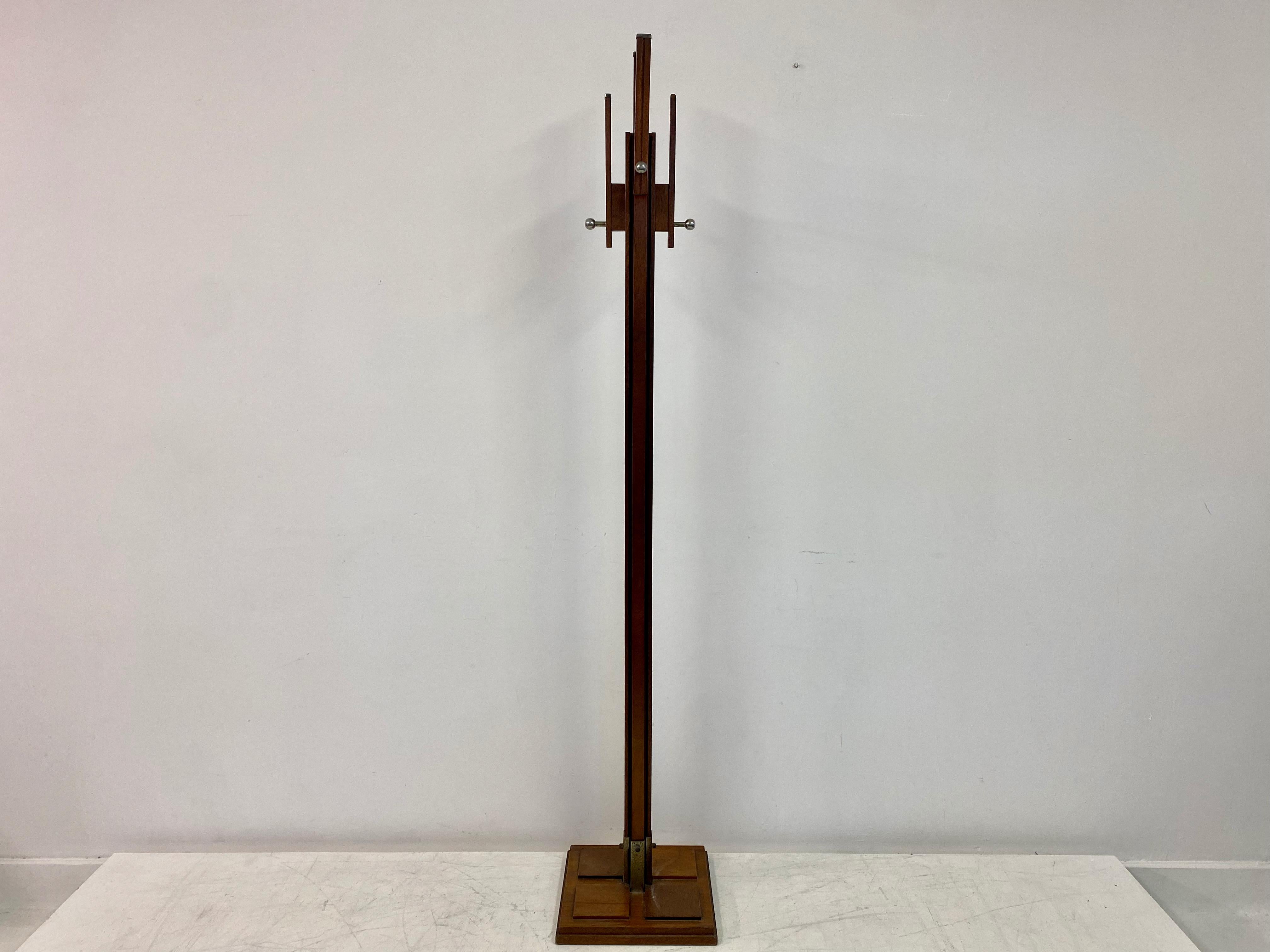 Coat rack or stand

By Carlo de Carli

For Fiam

Wooden stem with chrome fittings

Italy 1960s/1970s
