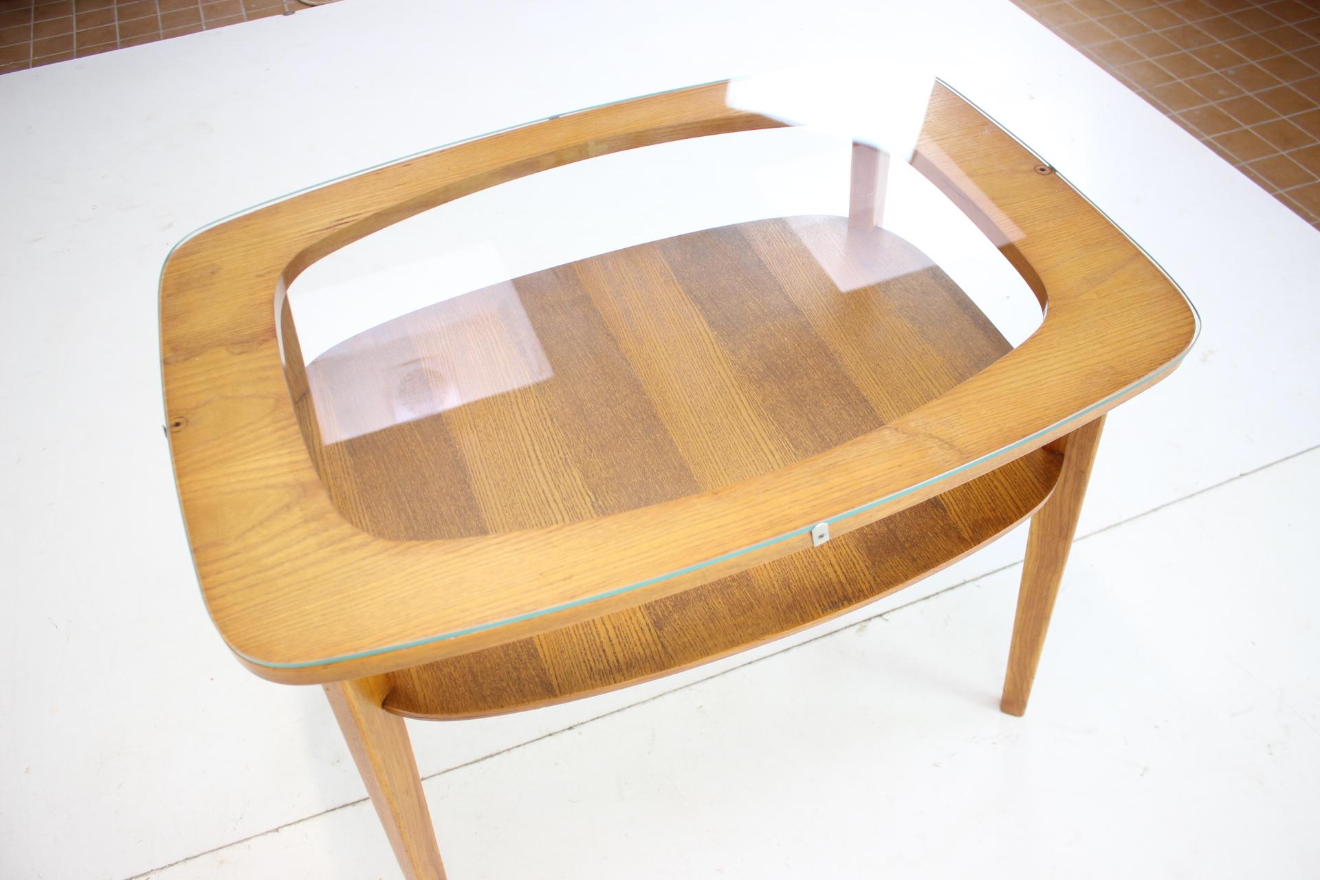 Milieu du XXe siècle Table basse des années 1960 Jitona, Tchécoslovaquie en vente