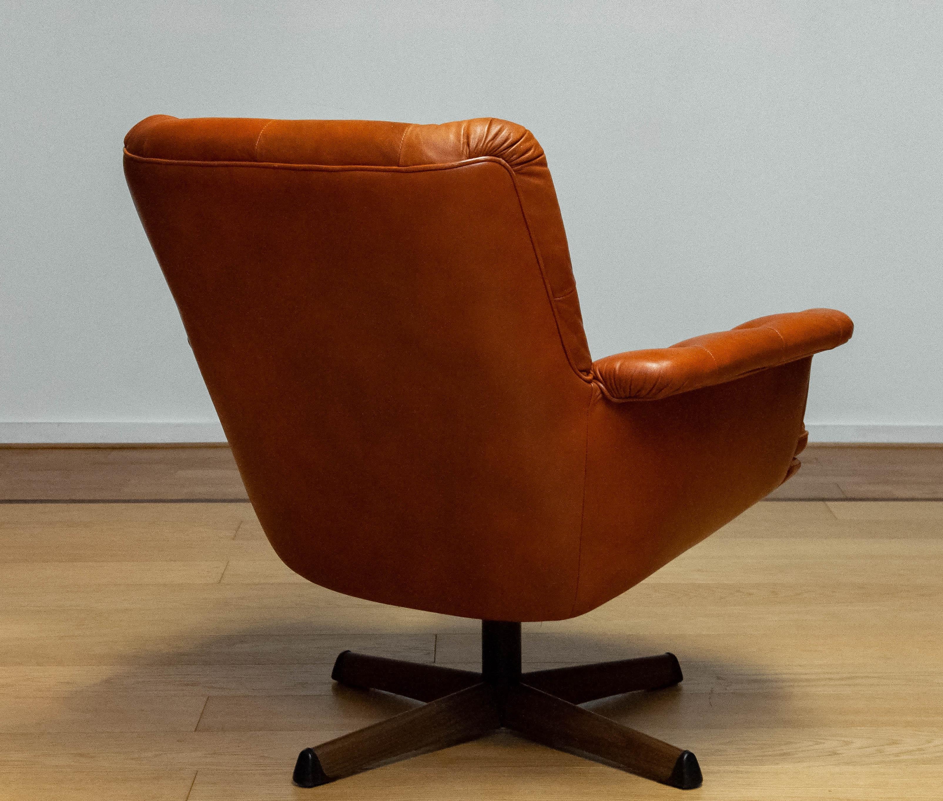 1960s Cognac Leather EVA Swivel Chair Göte Nassjö Sweden. B en vente 3