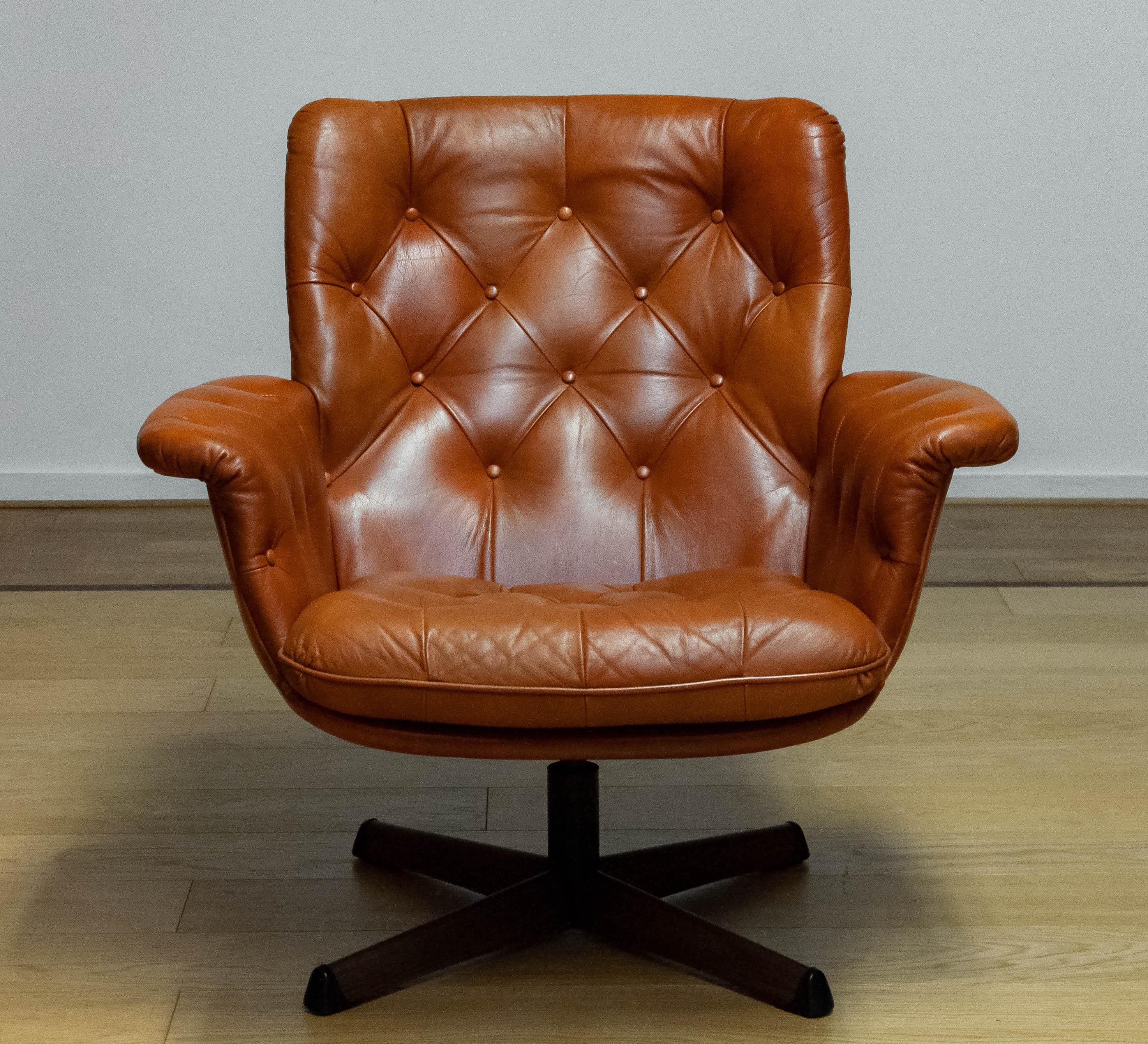 1960s Cognac Leather EVA Swivel Chair Göte Nassjö Sweden. B en vente 4