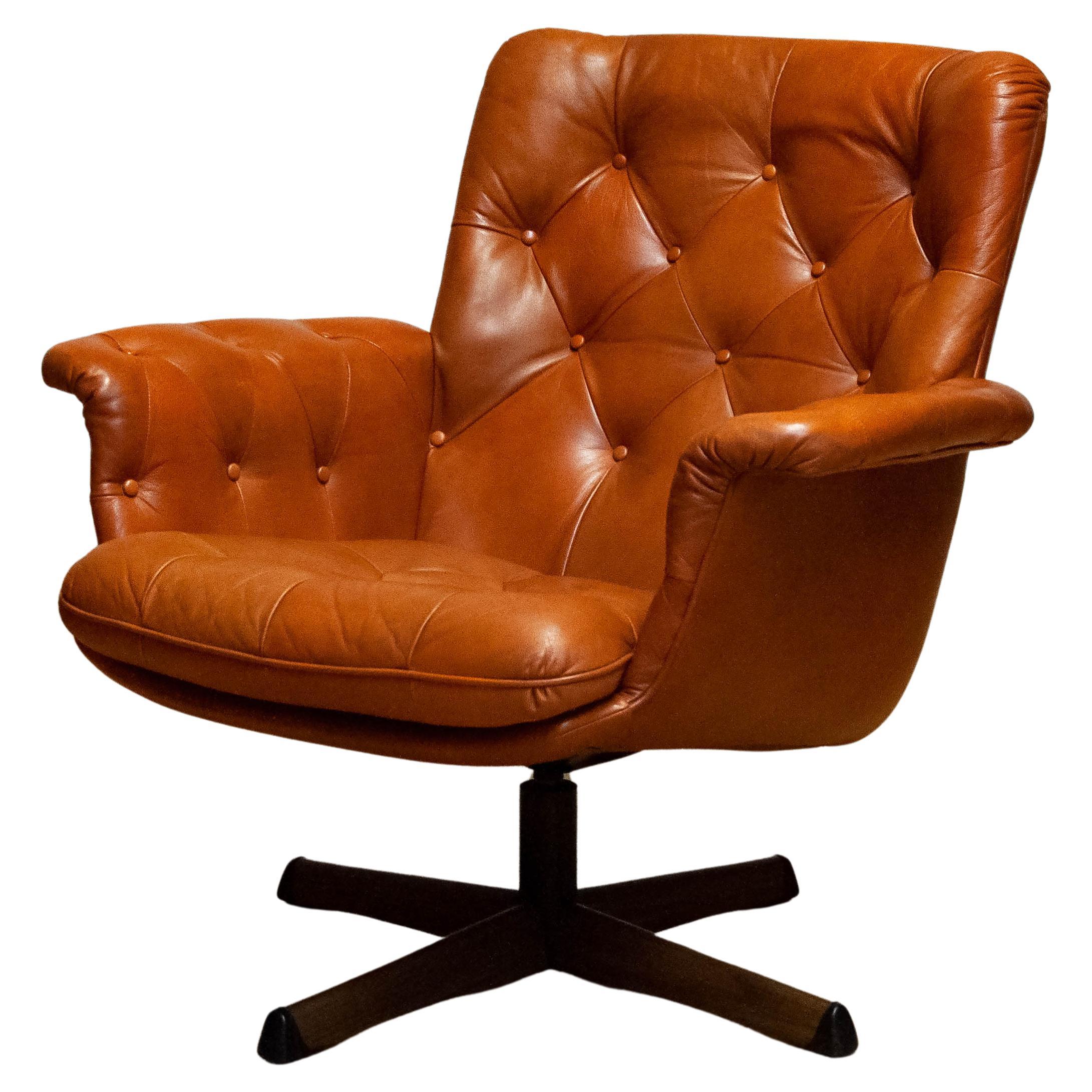 1960s Cognac Leather EVA Swivel Chair Göte Nassjö Sweden. B en vente