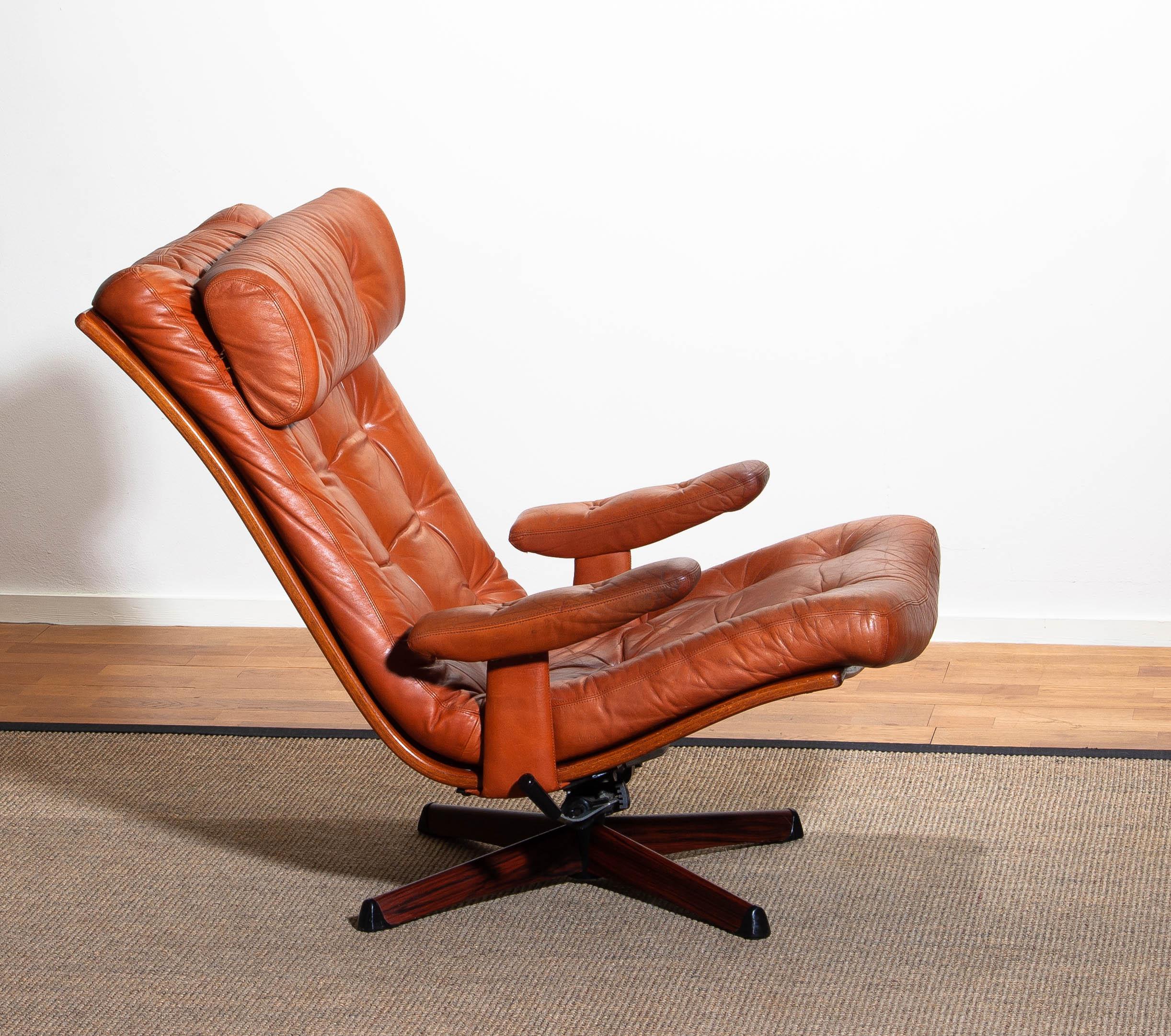 1960s, Cognac Leather Swivel / Relax Lounge Easy Chair by Göte Design Nässjö. In Good Condition In Silvolde, Gelderland