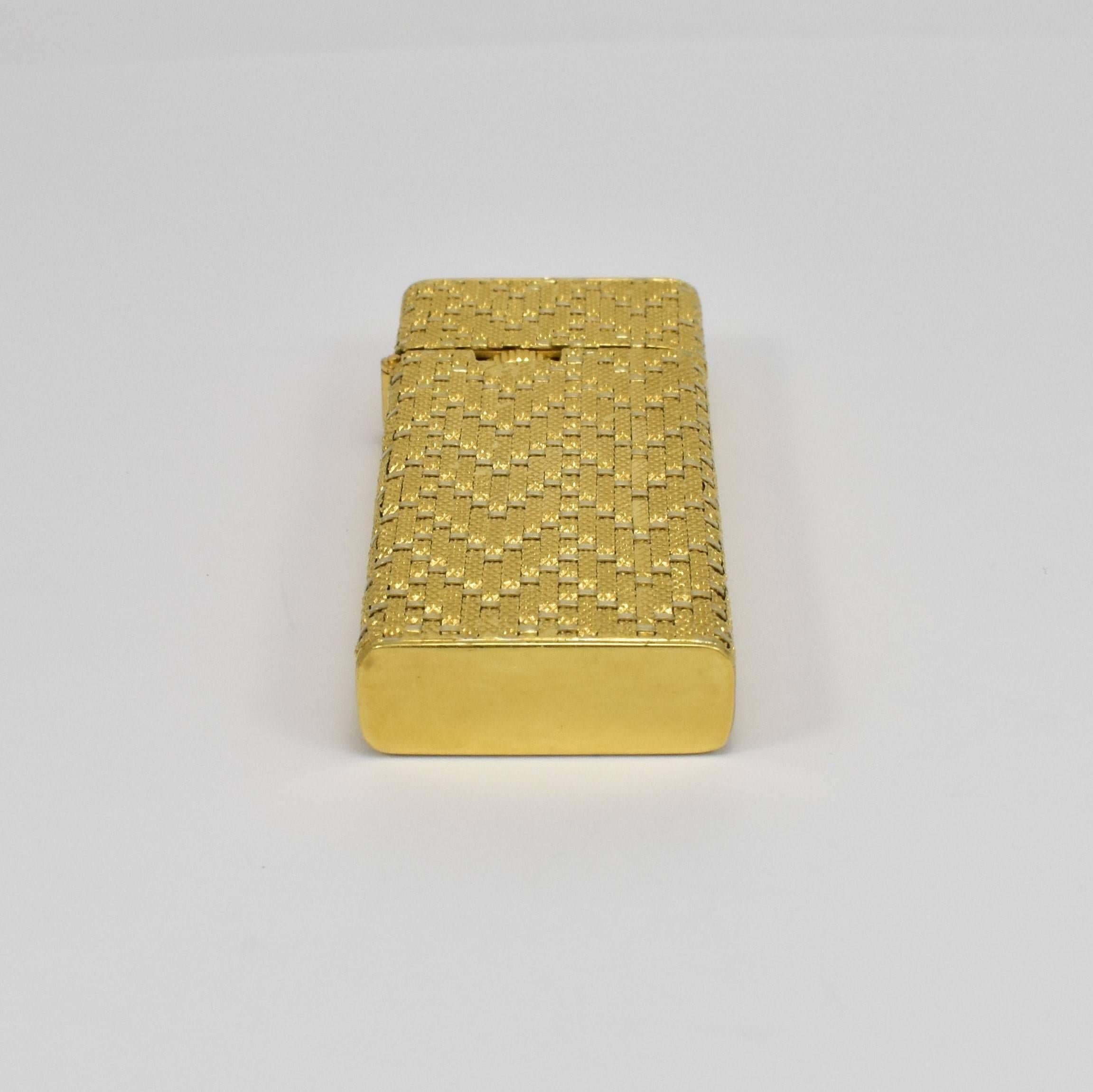 1960s Collectible Gold Woven Detail Gas Lighter For Sale 3