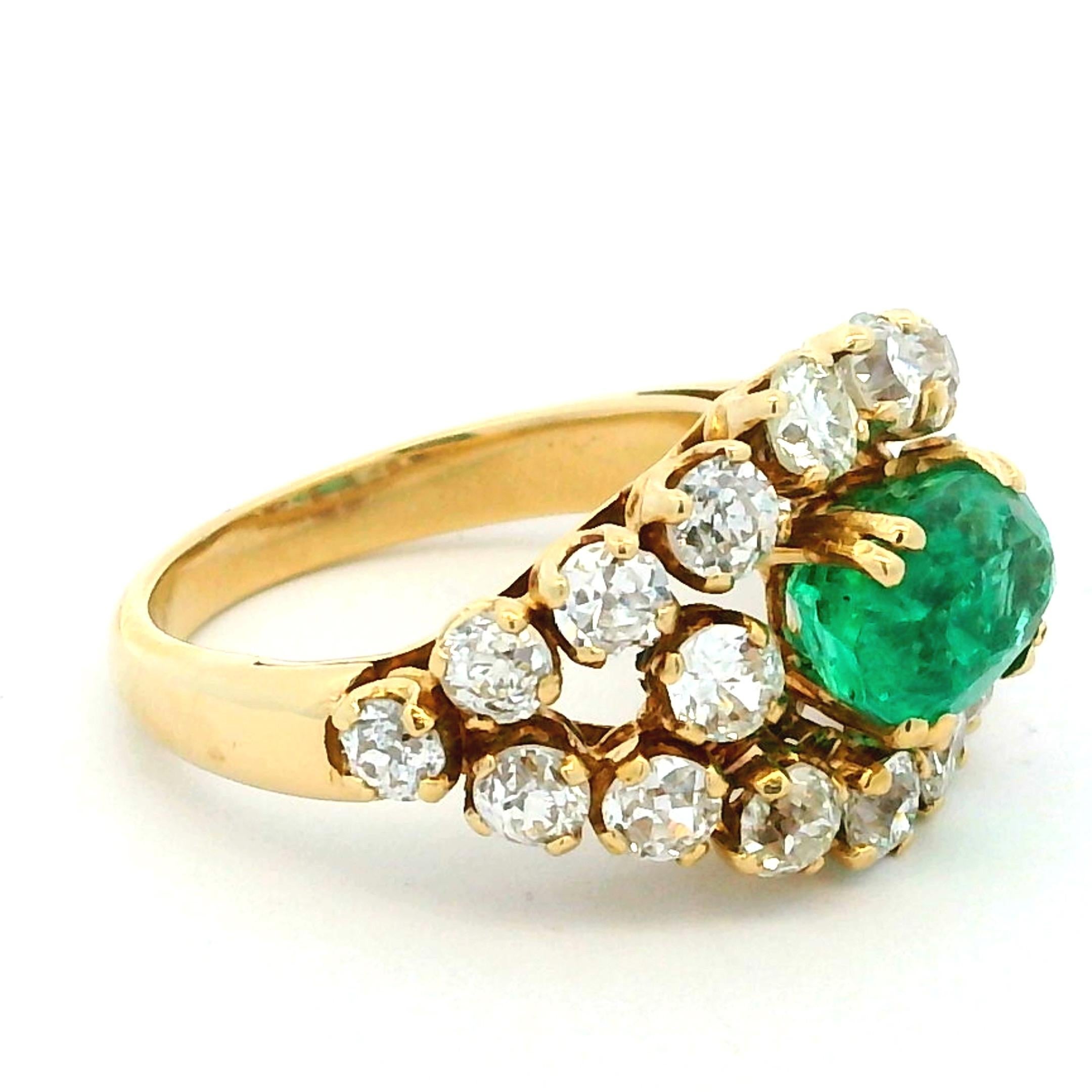 Bague de cocktail en or jaune colombien 18K des années 1960 avec émeraude et diamants en vente 7