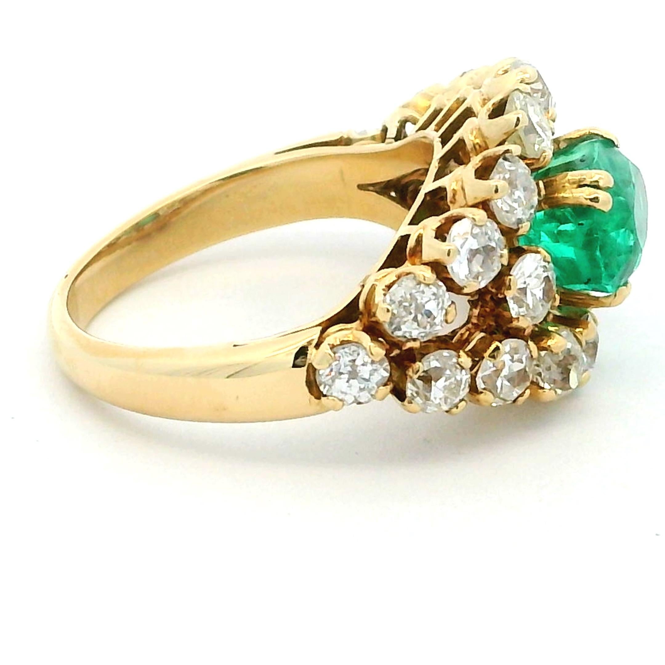 Bague de cocktail en or jaune colombien 18K des années 1960 avec émeraude et diamants en vente 1