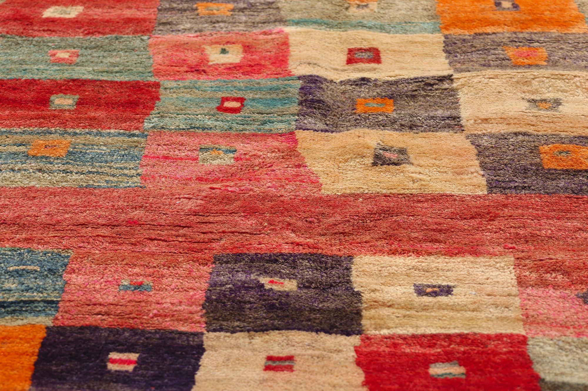 1960er Jahre Bunter persischer Gabbeh-Teppich mit Modernität (Handgeknüpft) im Angebot