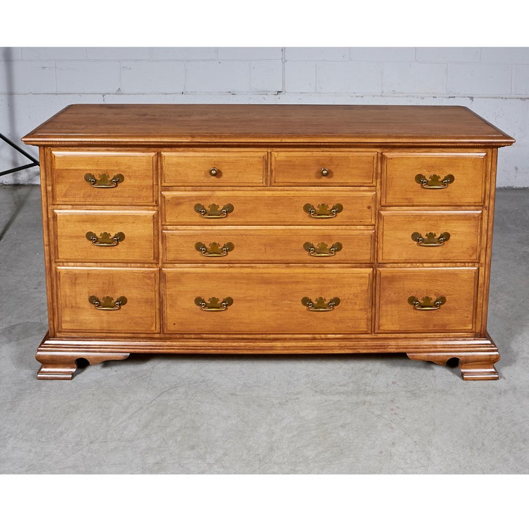 1960s Conant Ball Maple Low Dresser Im Angebot Bei 1stdibs