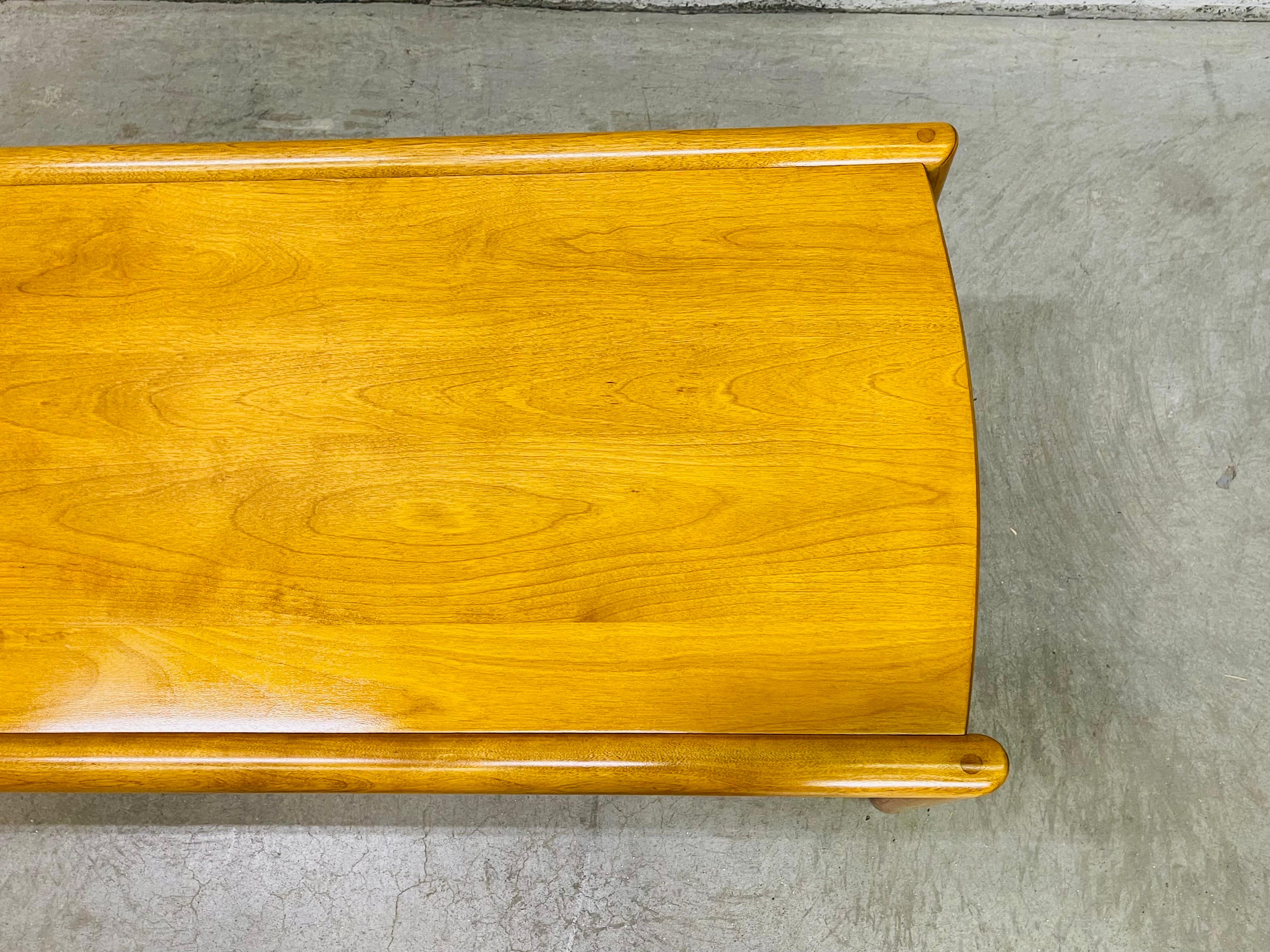 1960s Conant Ball Maple Wood Coffee Table In Good Condition For Sale In Amherst, NH
