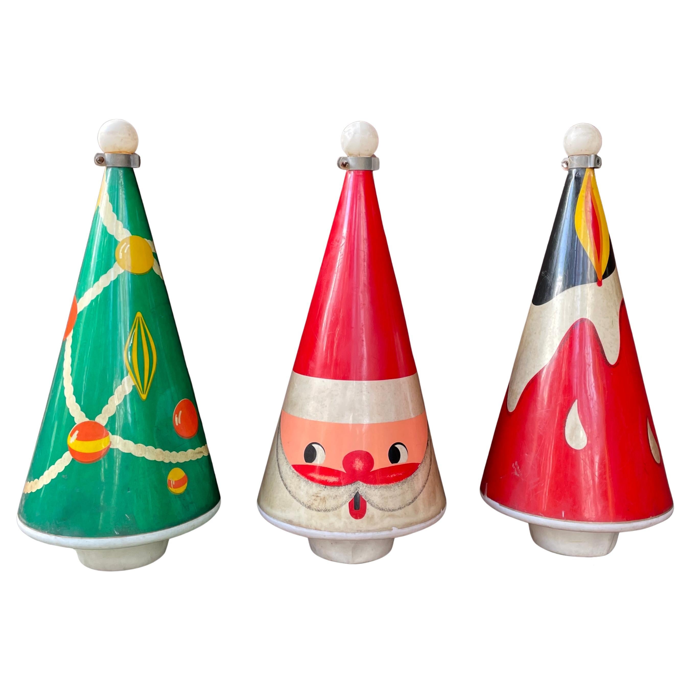 1960er Jahre Konische Städtische Weihnachtsdekorationen Vintage Mitte des Jahrhunderts Plastik Set 3