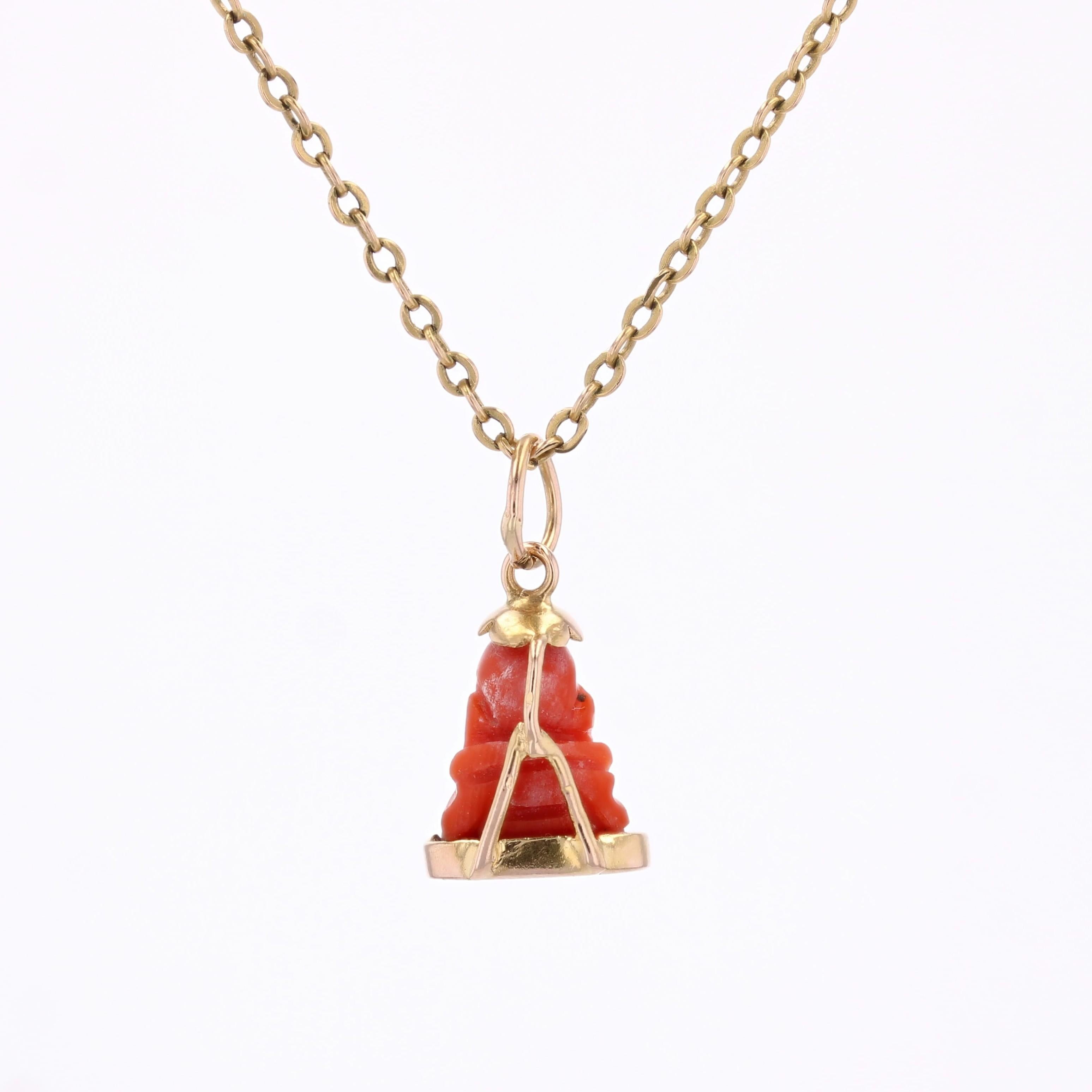 Ciondolo Buddha in corallo del 1960 in oro giallo 18 carati in vendita 1