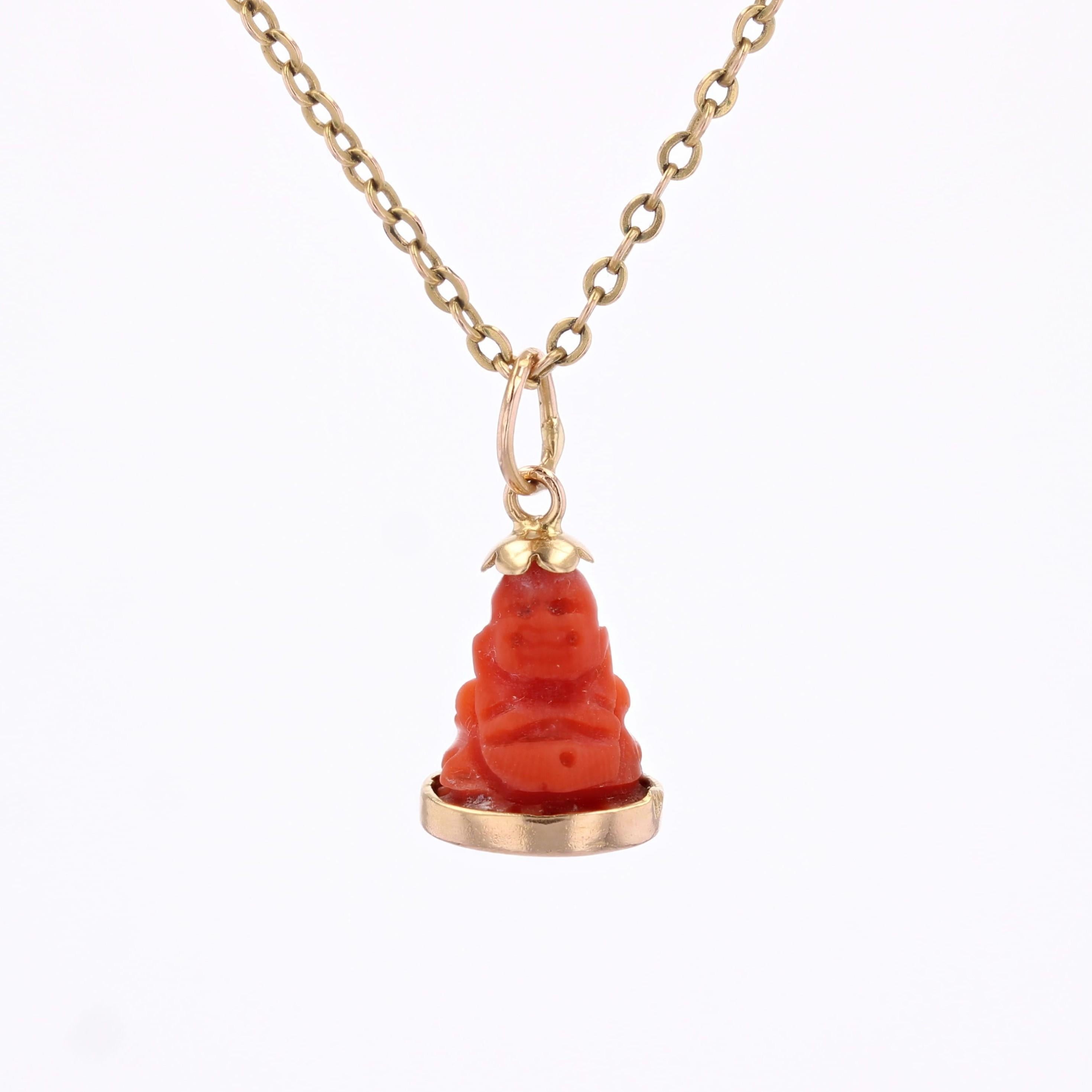 Ciondolo Buddha in corallo del 1960 in oro giallo 18 carati in vendita 2
