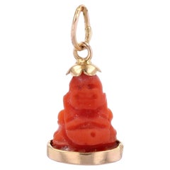 Ciondolo Buddha in corallo del 1960 in oro giallo 18 carati