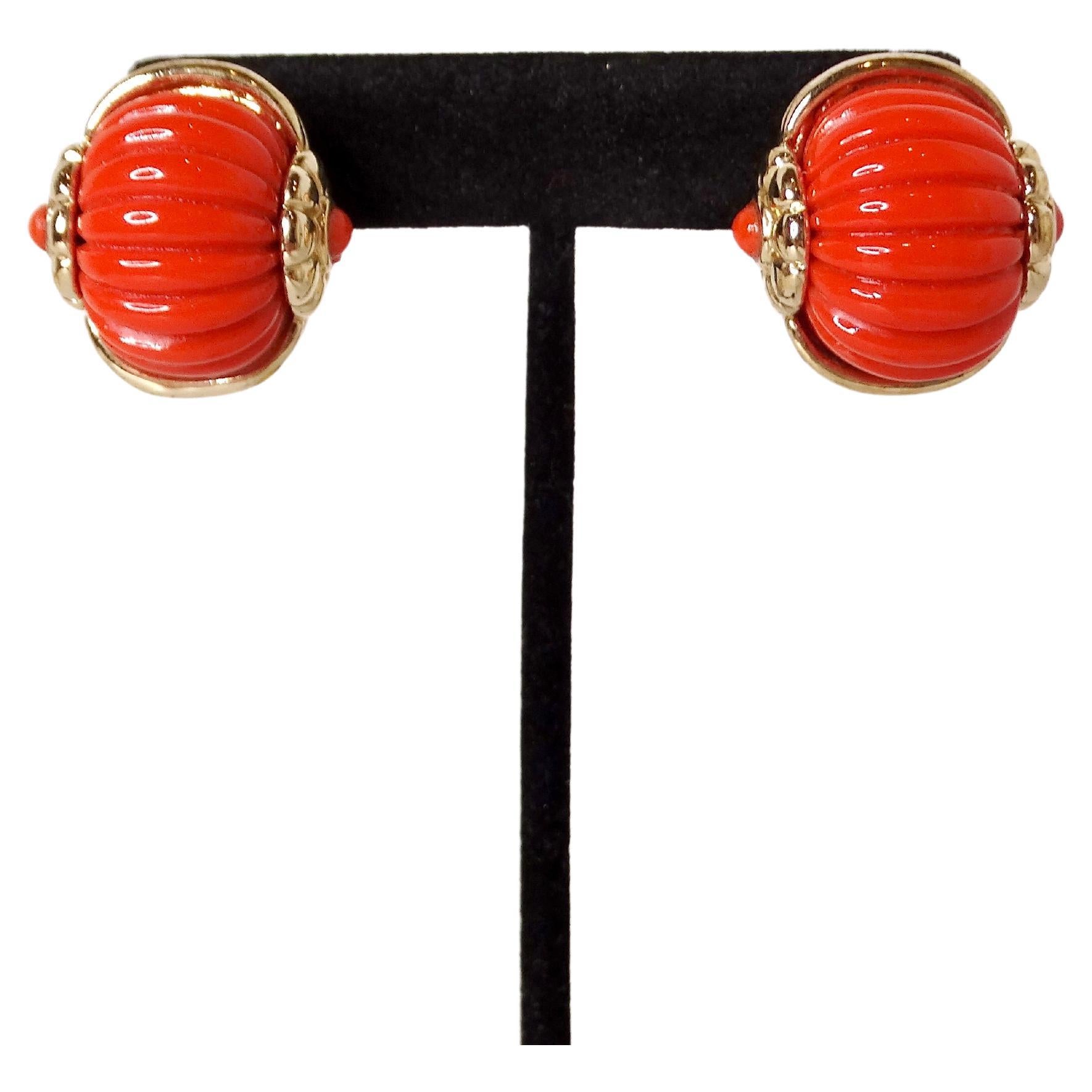 Women's 1960s Coral Acrylic & 14k Gold Plated Shell Motif Clip-On Earrings For Sale