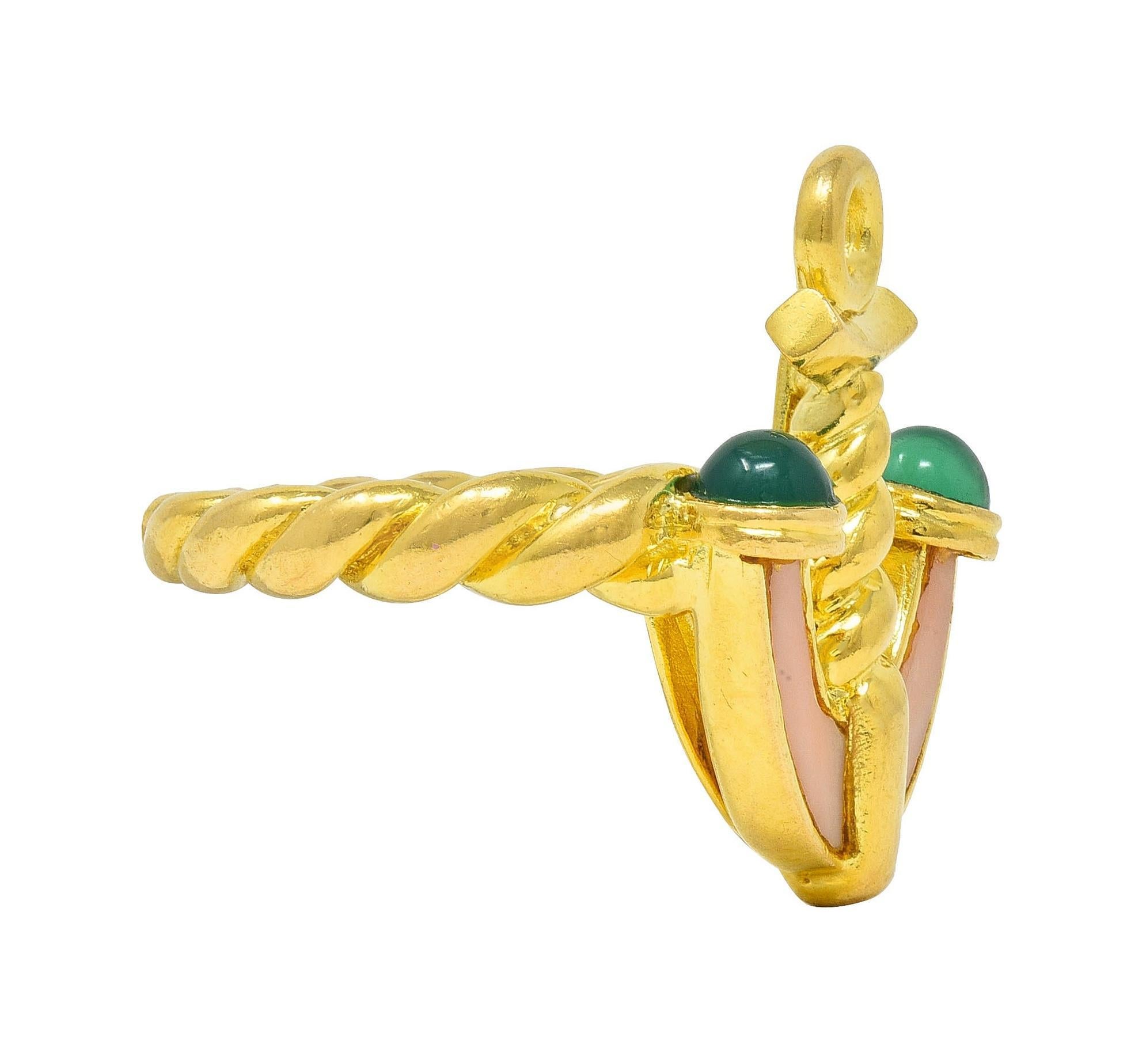 Cabochon Anello con ancora in corallo e calcedonio in oro giallo 18 carati degli anni '60 in vendita