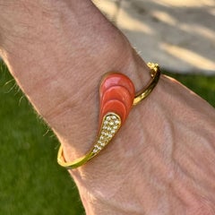 1960's Coral Diamond 18 Karat Yellow Gold Hinged Vintage Bangle Bracelet