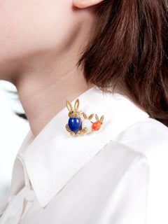 1960's Coral Lapis Lazuli Chalcedony Ruby 18K Yellow Gold Vintage Bunny Brooch