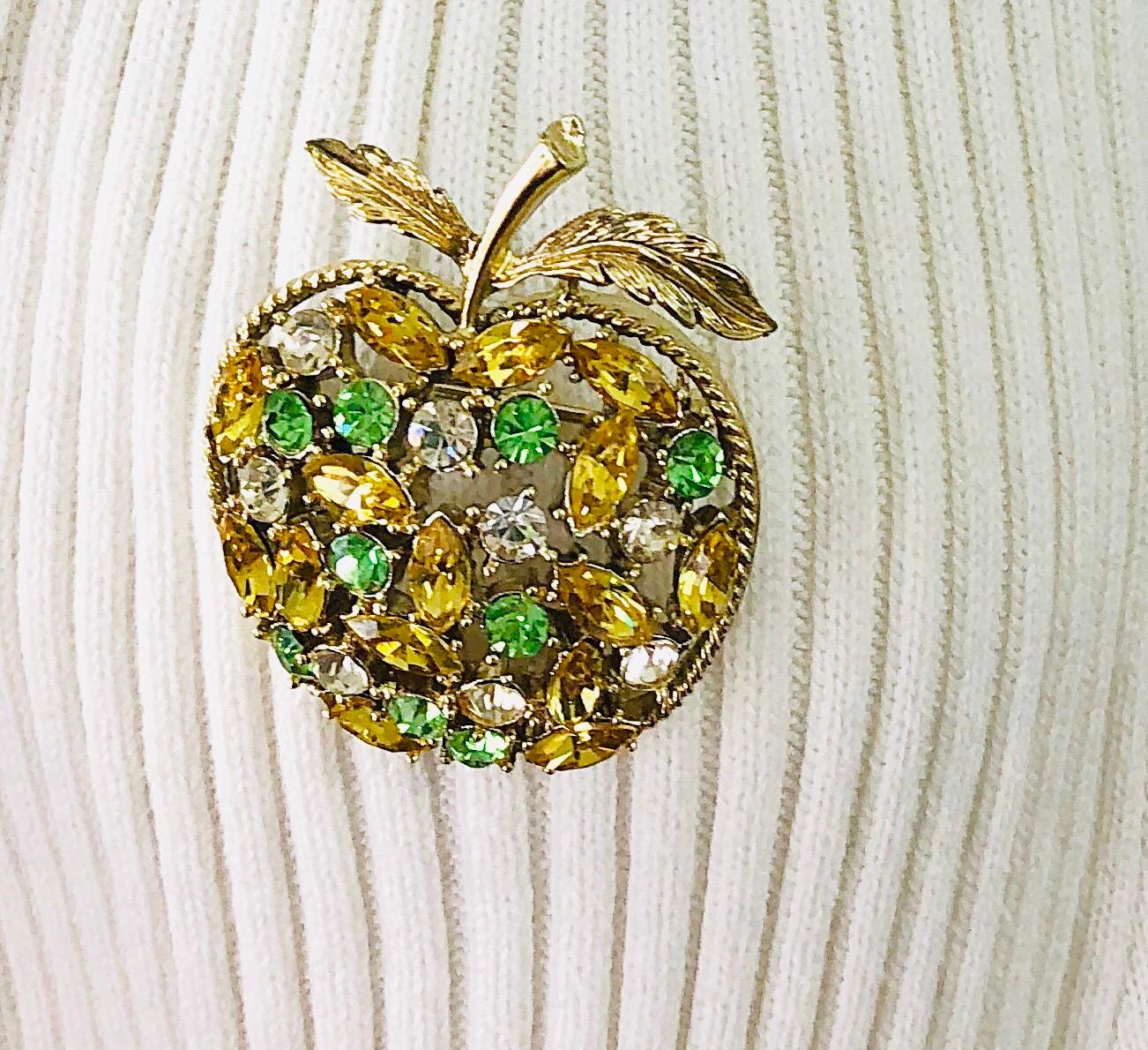 1960s Coro Apple Orange Green Clear Rhinestone Novelty Vintage 60s Brooch Pin In Excellent Condition For Sale In San Diego, CA