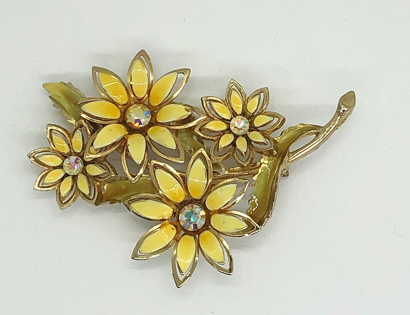 1960s Coro Signed Yellow + Gold Enamel Daisy Rhinestone Large Vintage Brooch Pin For Sale 5