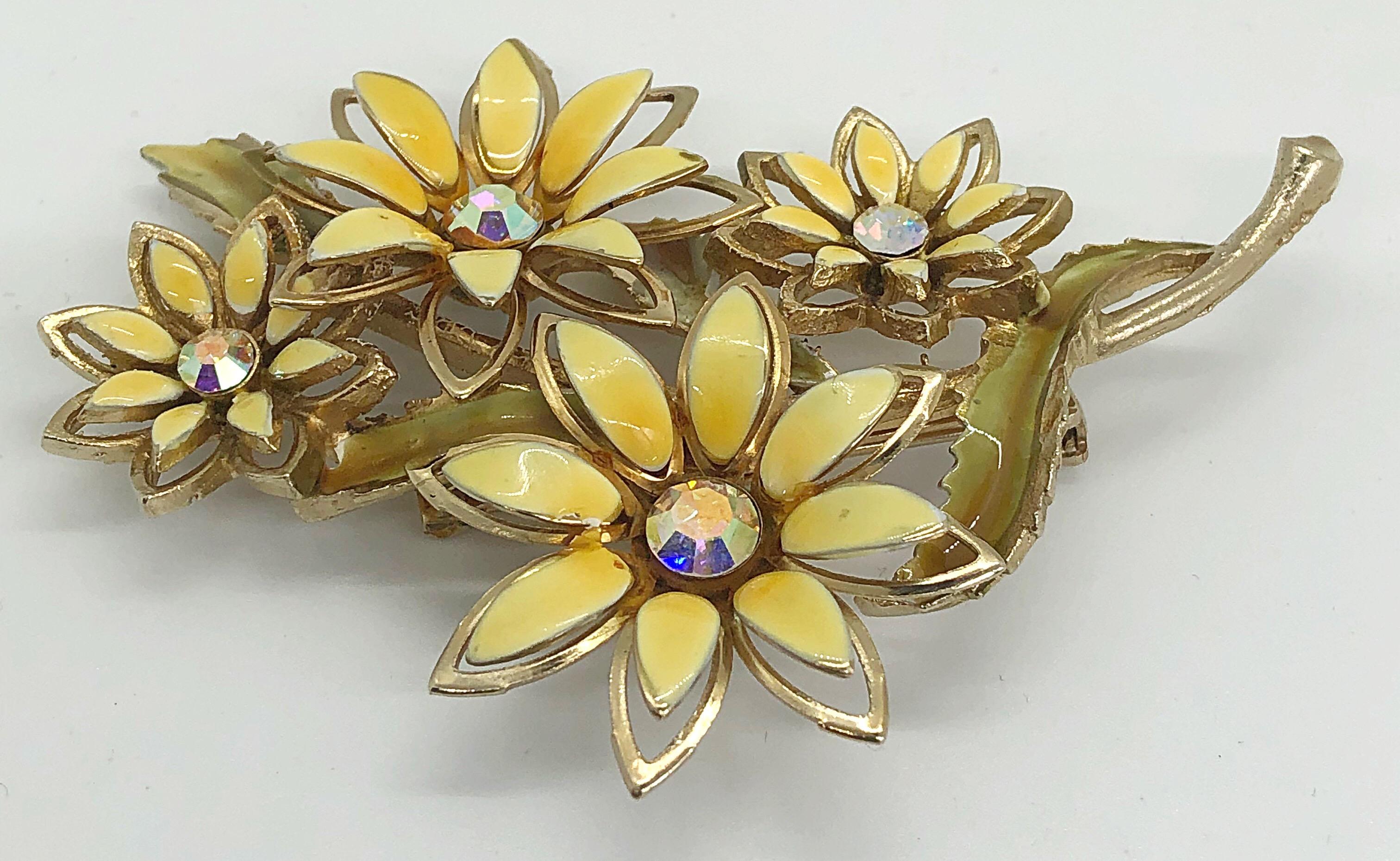 Chic 60s CORO signed yellow enamel and gold large brooch ! Each daisy is encrusted with a rhinestone. Add some flare to any outfit with this beauty.
In great condition
Made in USA
Measures 3 inches across, and 2.5 inches up and down