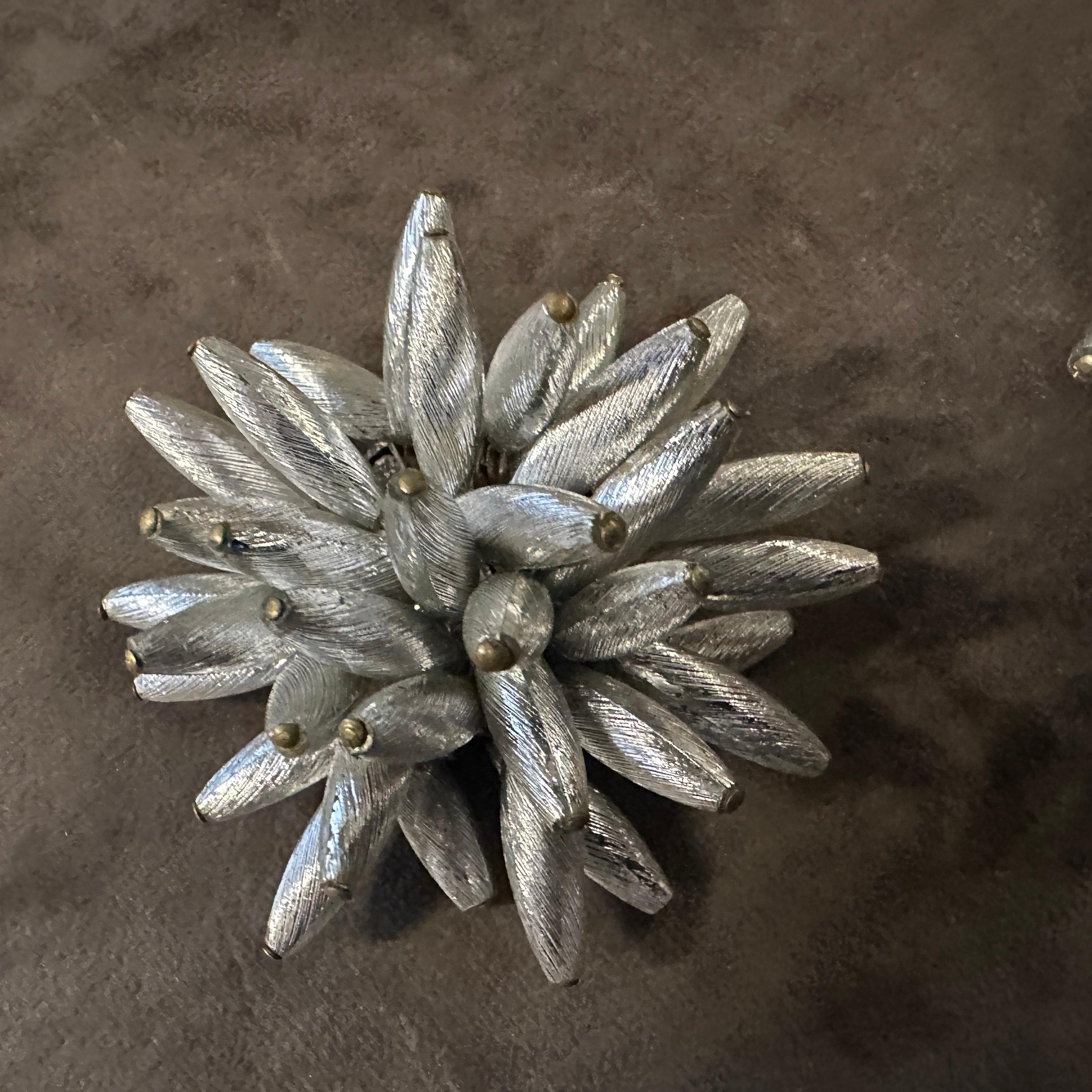1960s Costume Jewelry Silver Tone Floral Italian Clip-On Earrings en vente 1