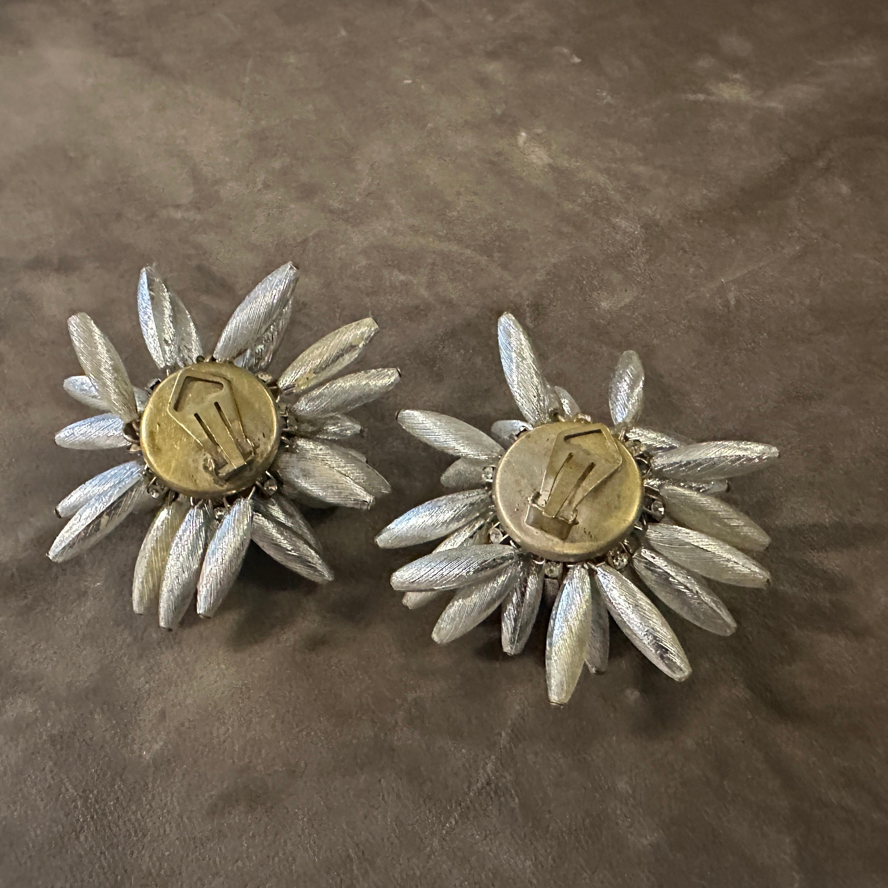 1960s Costume Jewelry Silver Tone Floral Italian Clip-On Earrings en vente 3