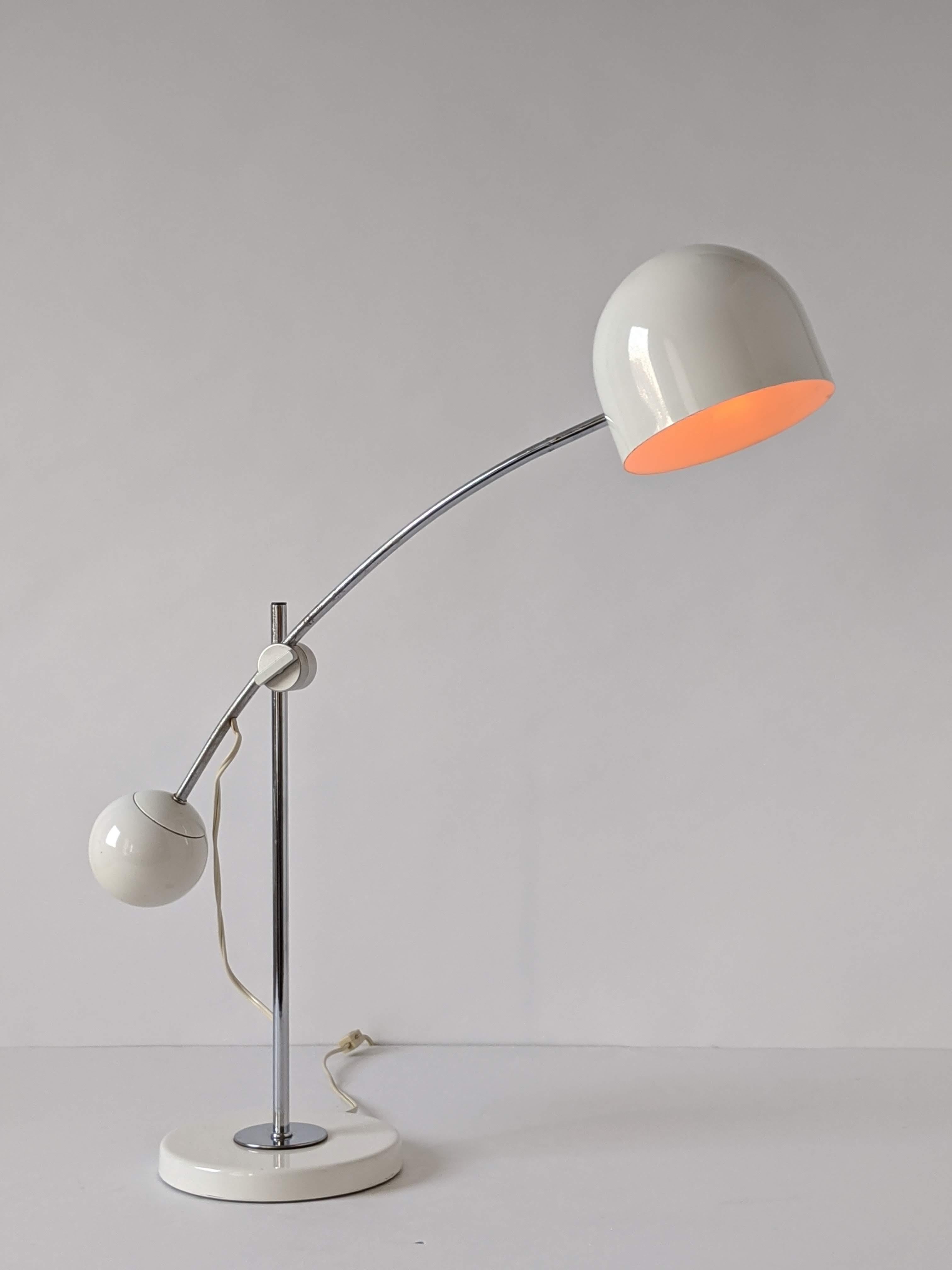 Émaillé Lampe de table arquée des années 1960, États-Unis en vente