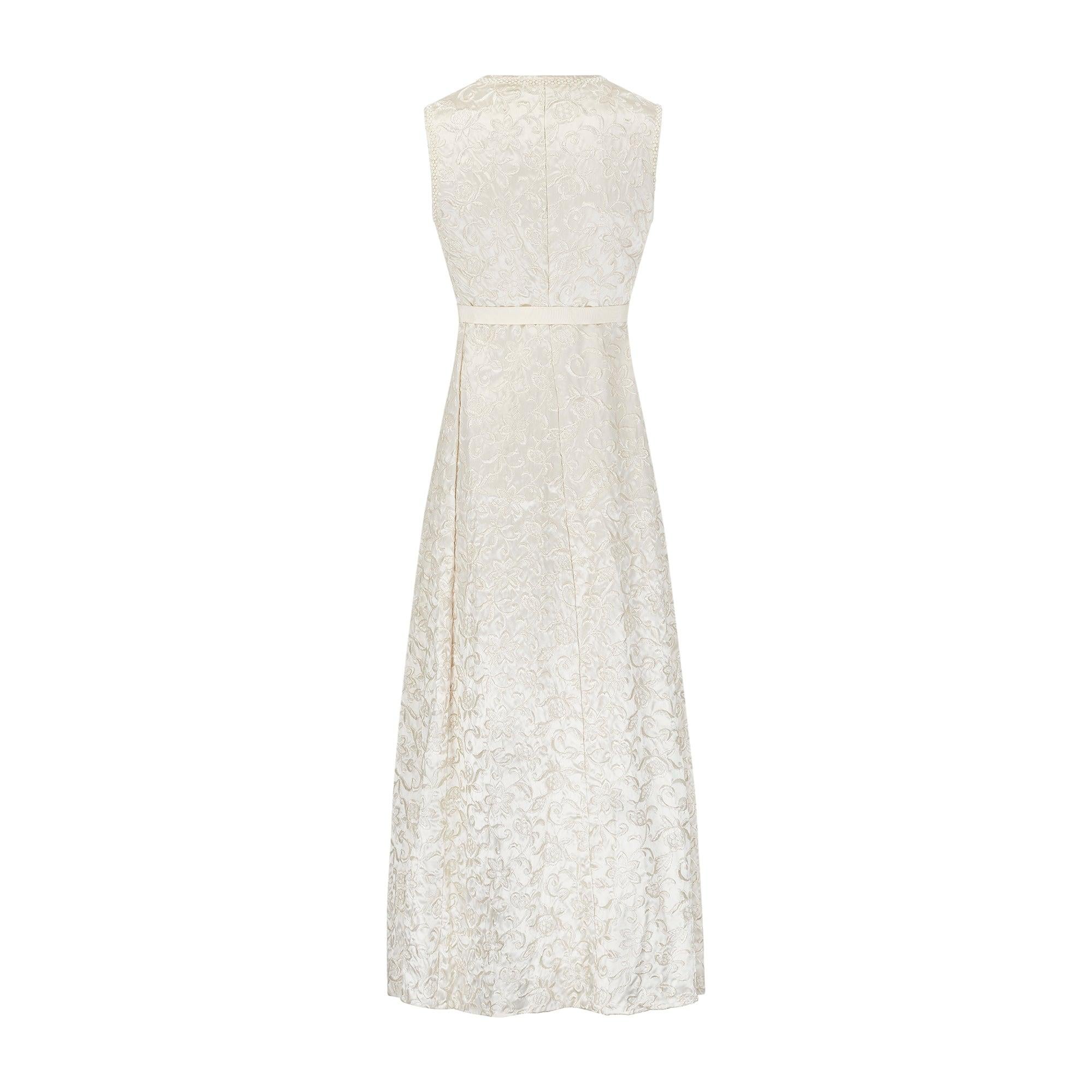 Vestido Columna Bordado Crema Años 60 con Adornos de Perlas Beige en venta