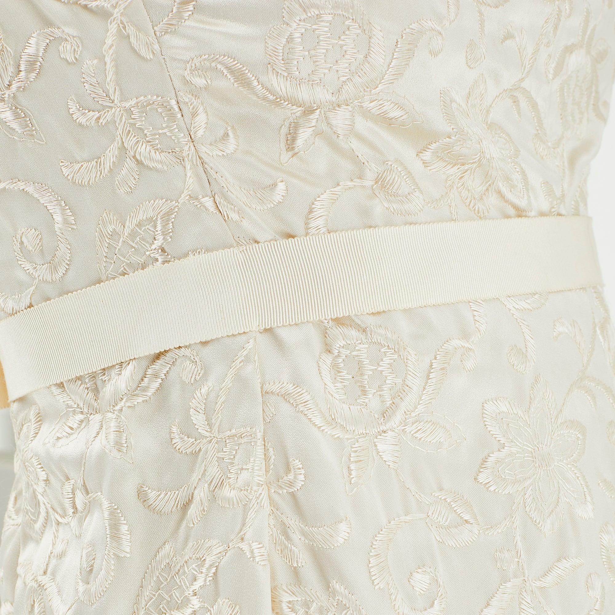 Vestido Columna Bordado Crema Años 60 con Adornos de Perlas en Excelente estado para la venta en London, GB
