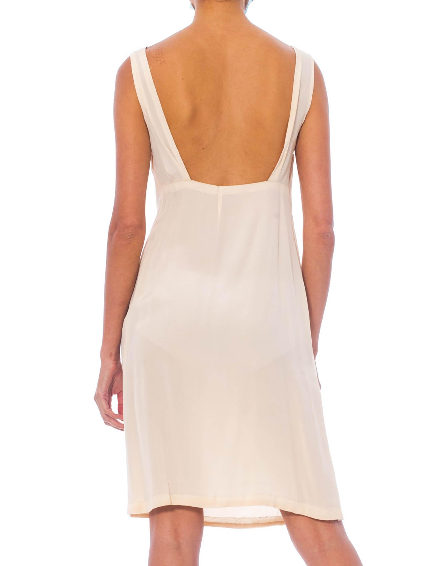 1960S Creme Seide Hand beendet Slip Kleid mit niedrigen zurück, perfekt für eine Spitze oder  Damen im Angebot