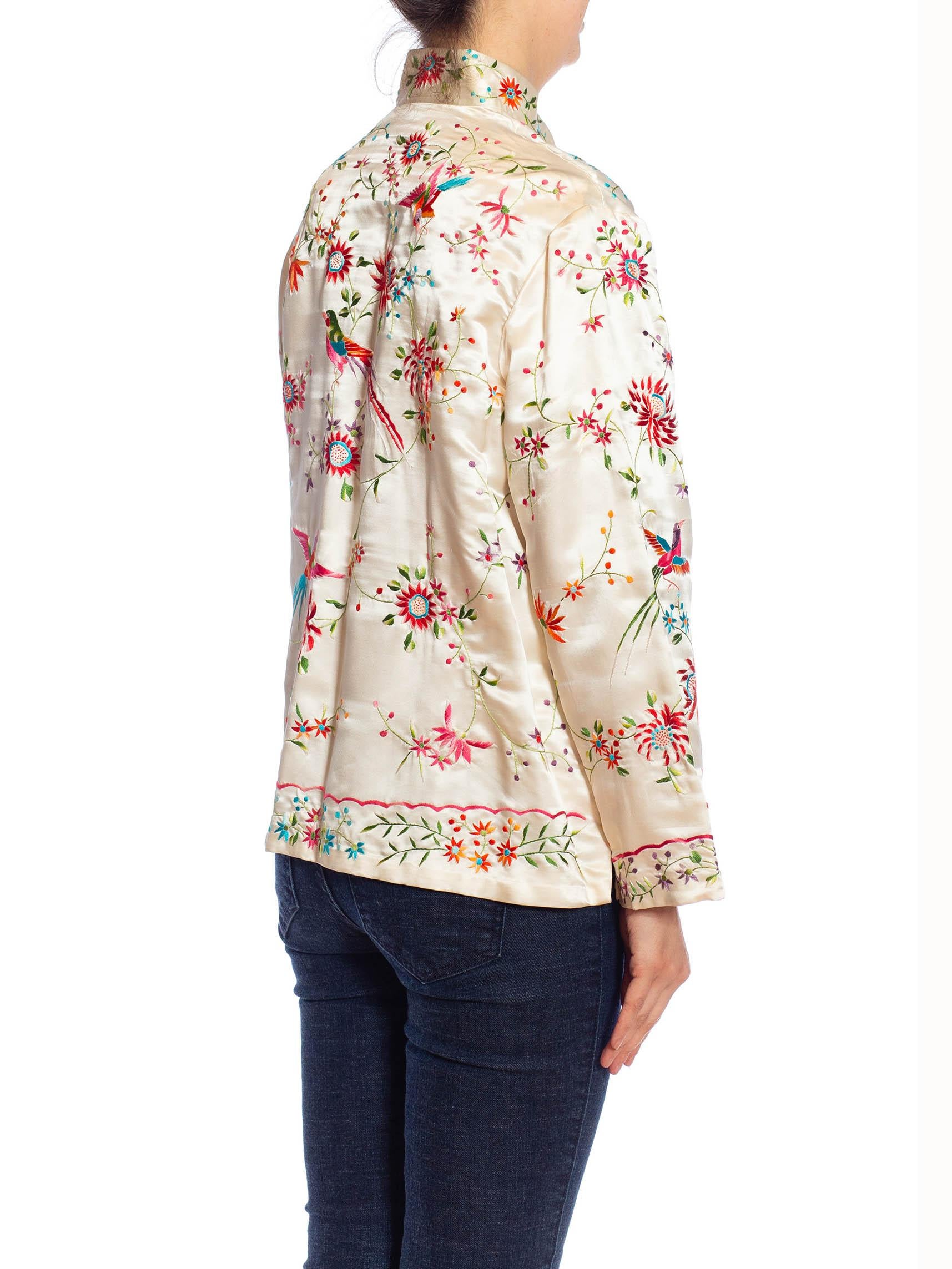 1960S Cream Silk Satin Hand Embroidered Chinese Jacket With Birds & Flowers In Excellent Condition For Sale In New York, NY