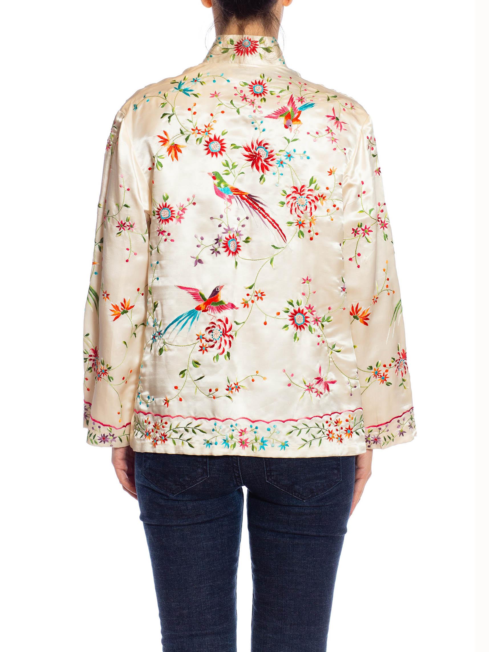 1960S Cream Silk Satin Hand Embroidered Chinese Jacket With Birds & Flowers For Sale 4