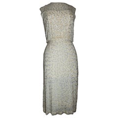 Vestido camisero estructurado crema años 60 con superposición de gasa con muchas cuentas y lentejuelas