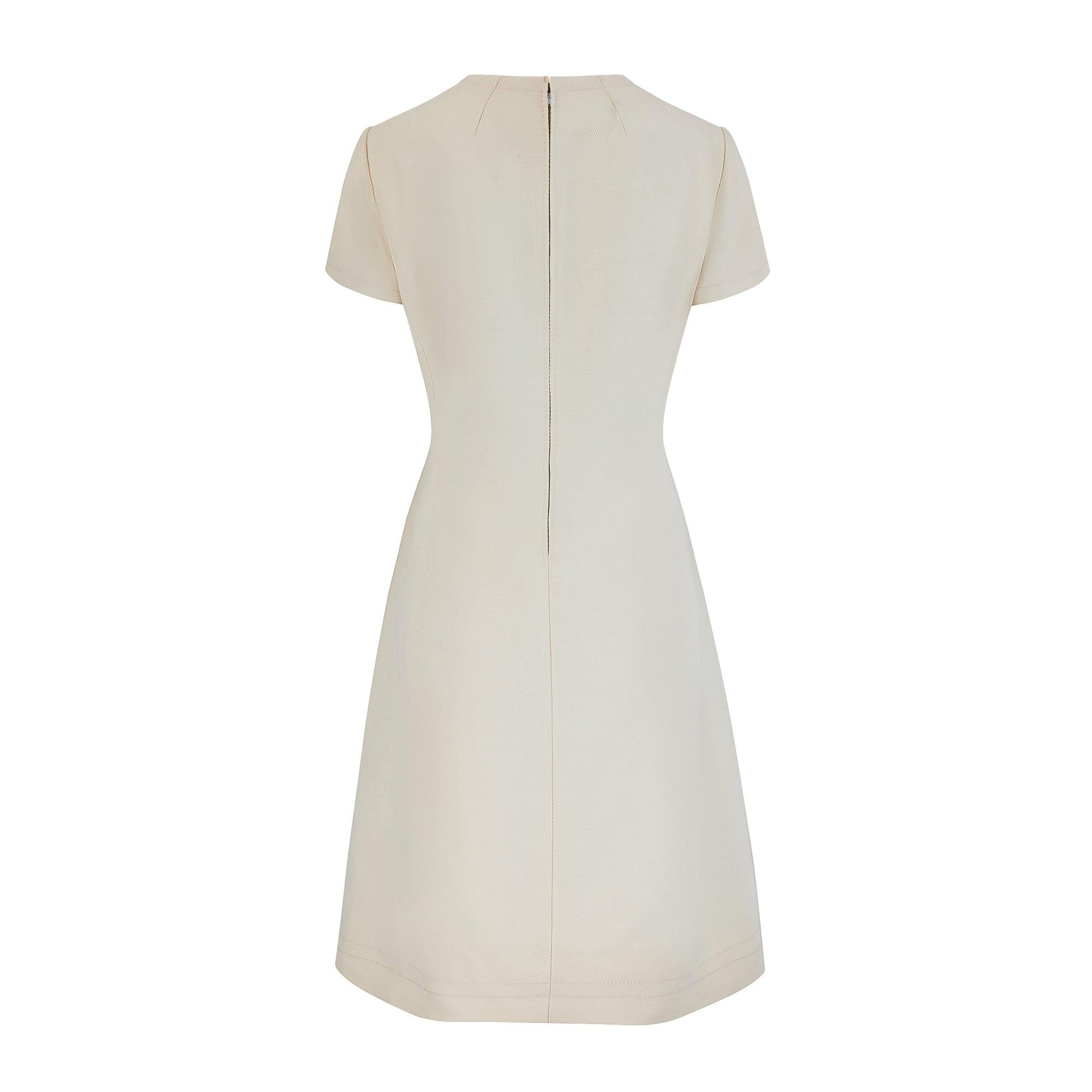 Beige 1960s Cream Wool Shift Dress with Diamond Cut-Out Detail (Robe droite en laine crème avec découpe en forme de diamant) en vente