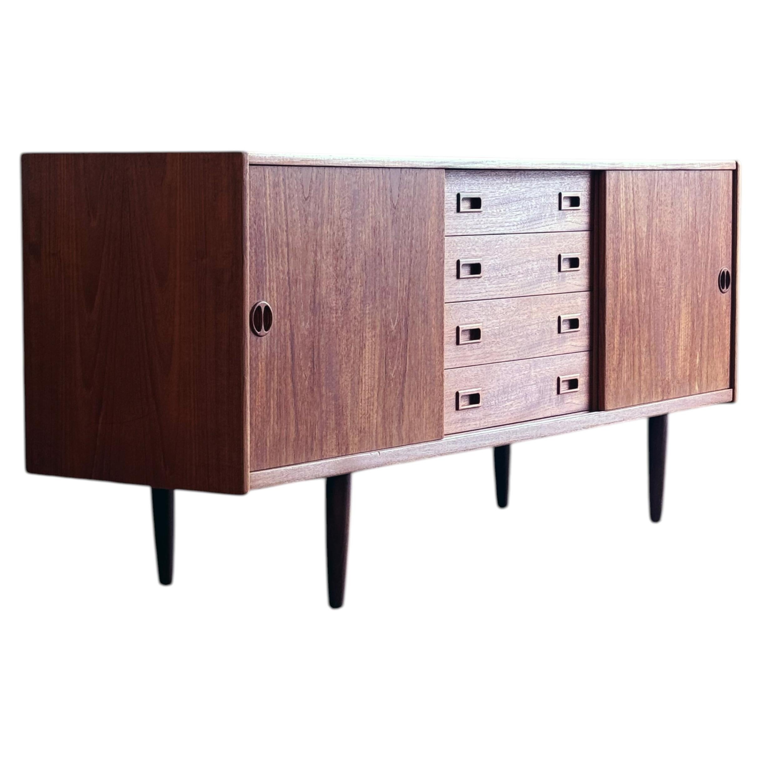 1960s Credenza by Jydsk Møbelindustri in teak For Sale