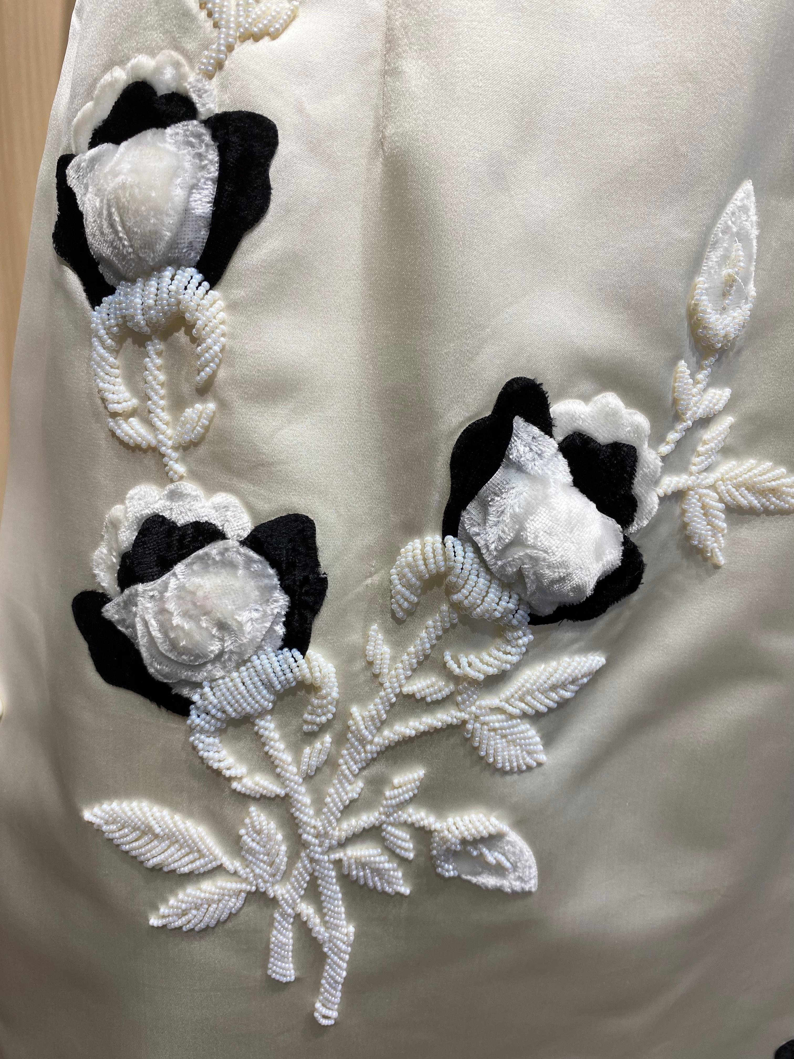1960s Creme Silk Sleeveless Cocktail Dress with Embroidery  In Good Condition For Sale In Beverly Hills, CA