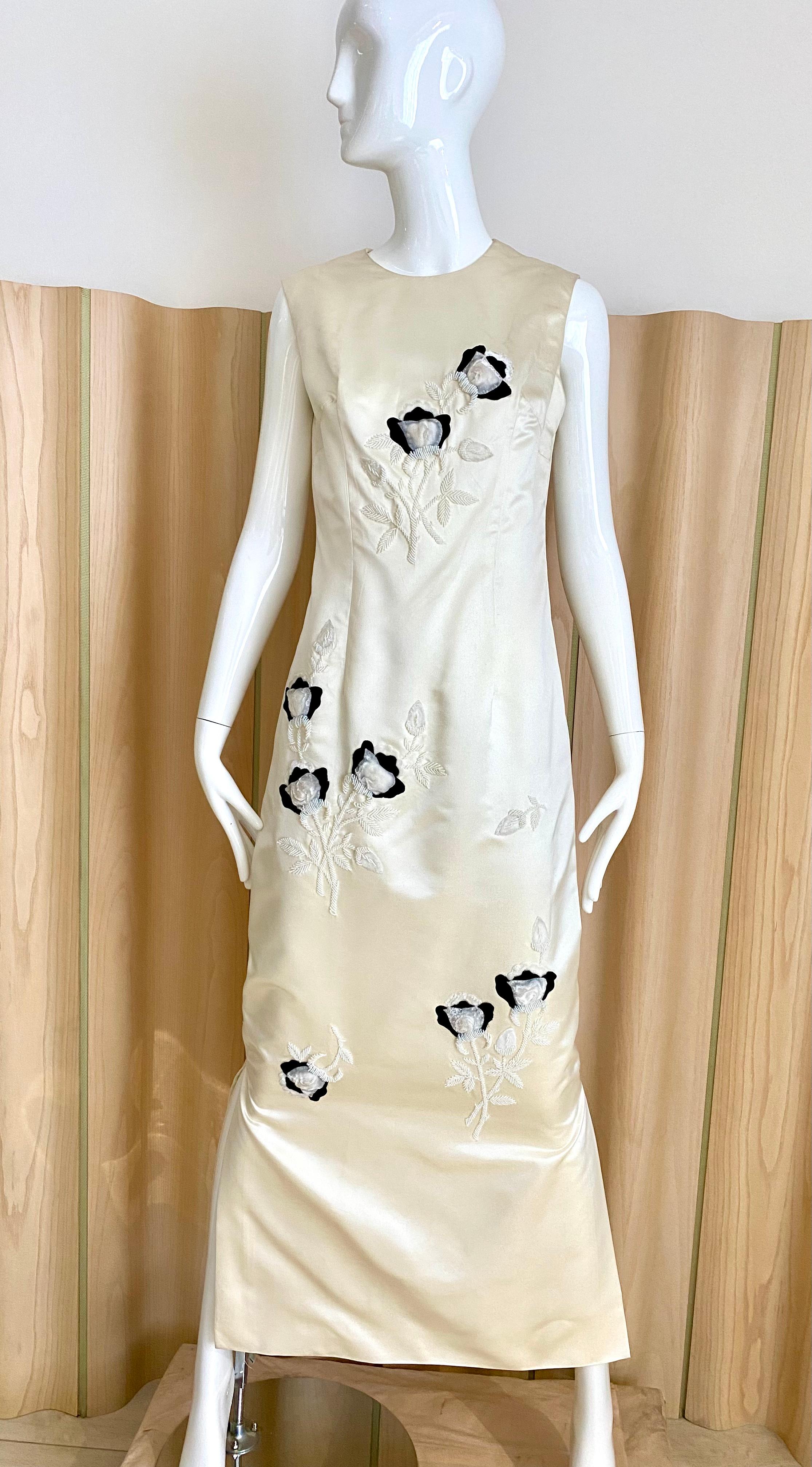 1960s Creme Silk Sleeveless Cocktail Dress with Embroidery  For Sale 4