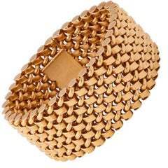 1960s Criss Cross Intertwined Ribbon Design Flexible Buttery Gold Link Bracelet