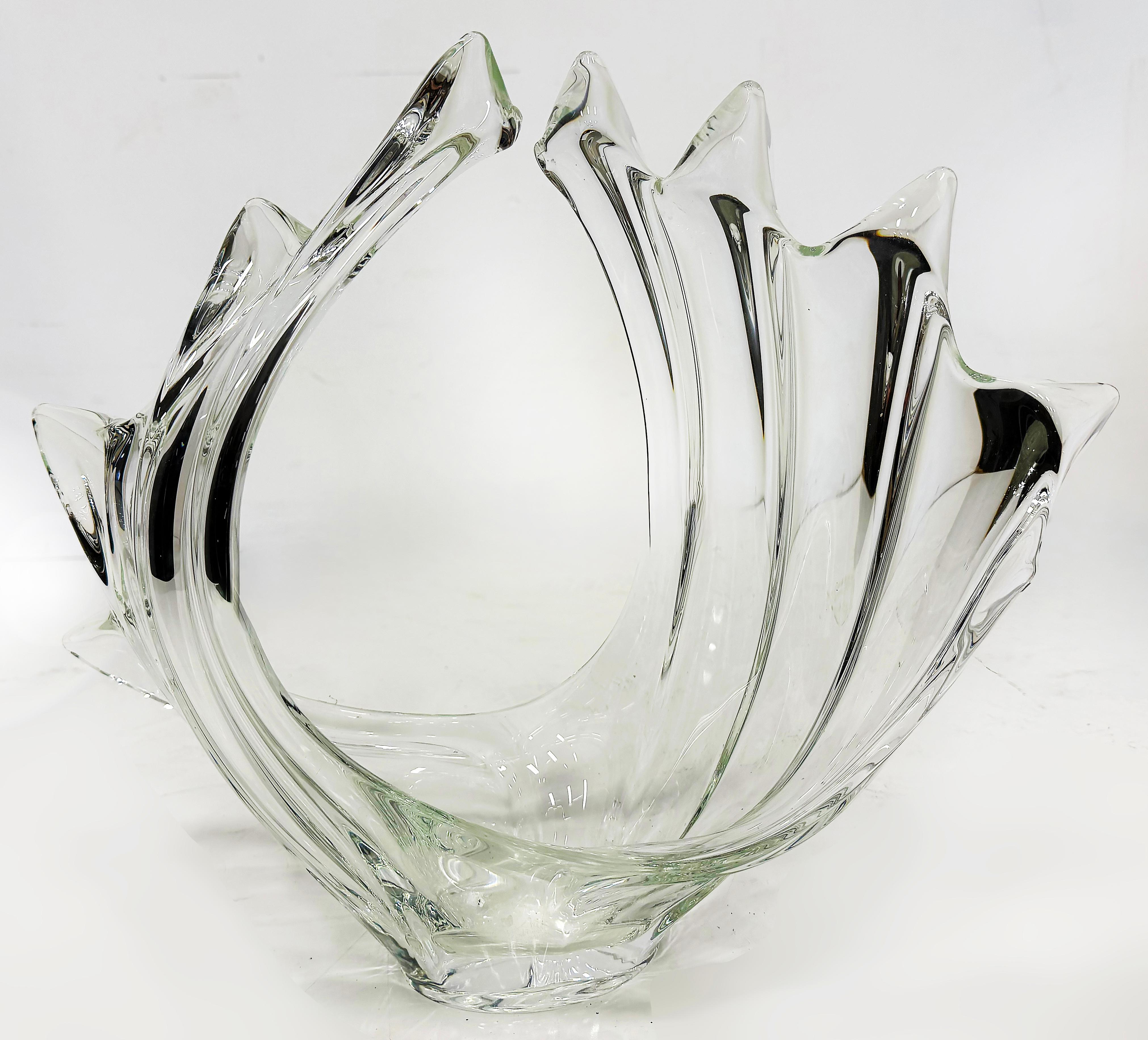 1960s Cristallerie de Vannes Art-le-Châtel Crystal Centerpiece Bowl Basket Moderno en venta