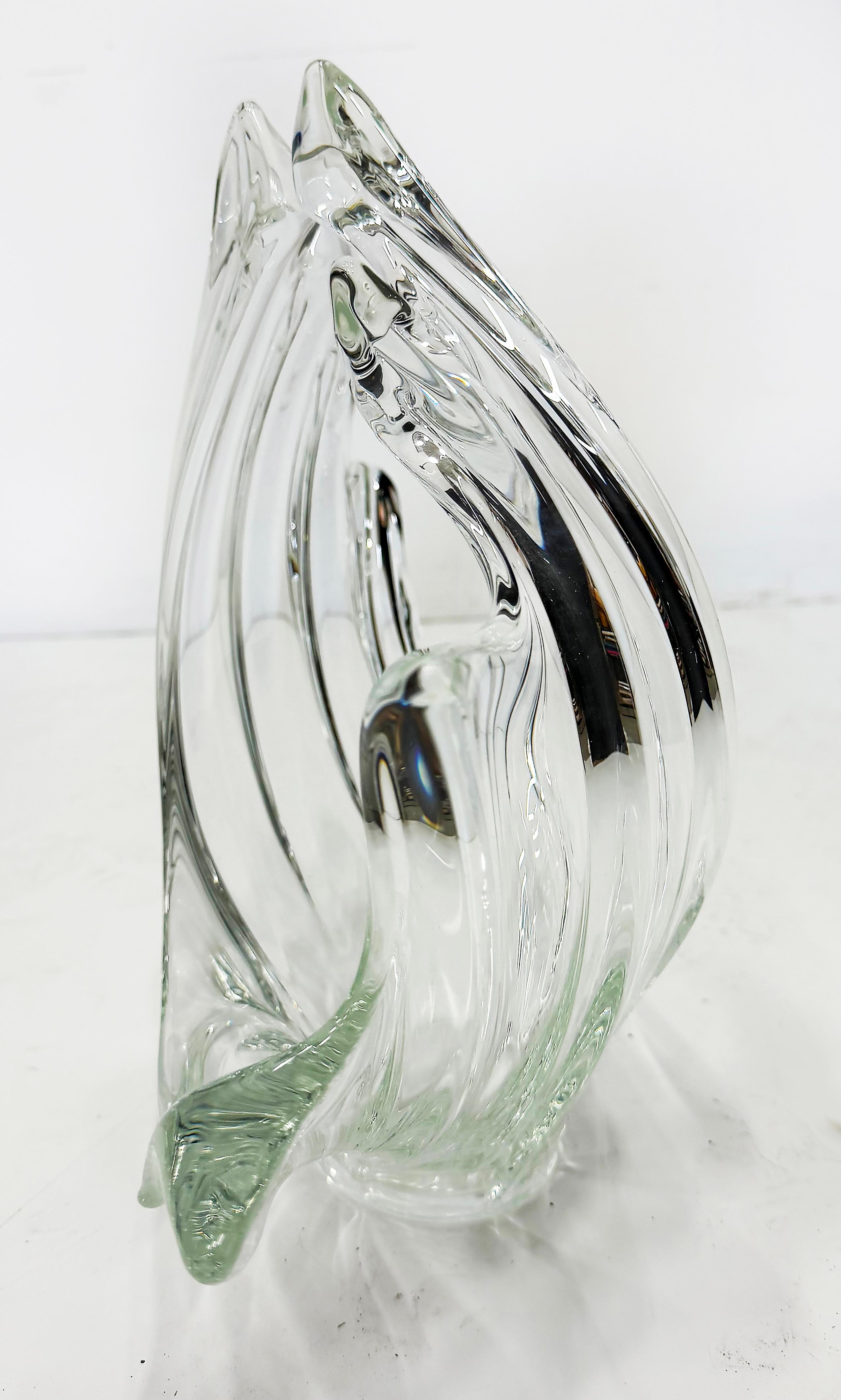 1960s Cristallerie de Vannes Art-le-Châtel Crystal Centerpiece Bowl Basket en Bueno estado para la venta en Miami, FL