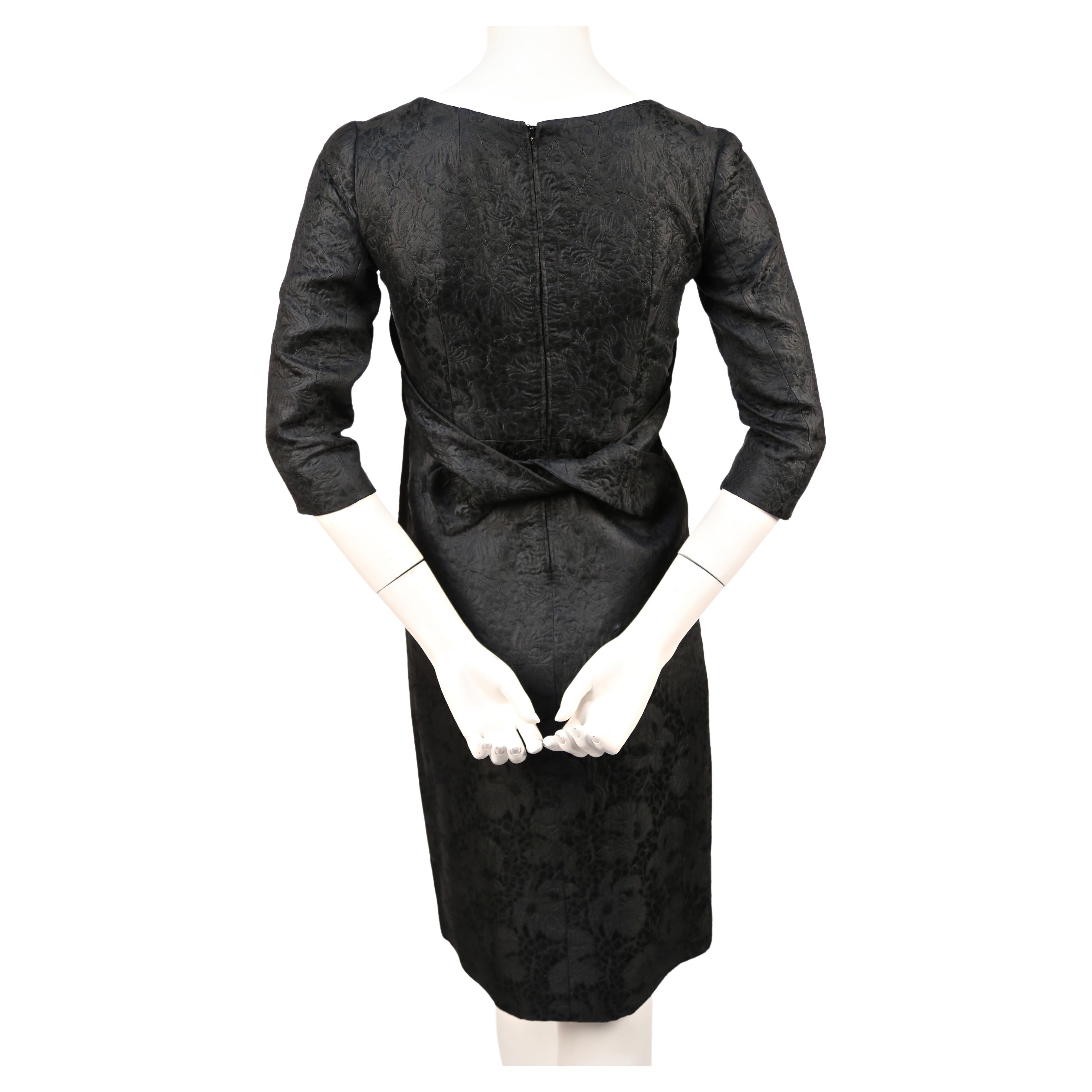 Schwarzes Brokatkleid und Jacke aus der Haute Couture der 1960er Jahre von Cristóbal Balenciaga im Angebot 1
